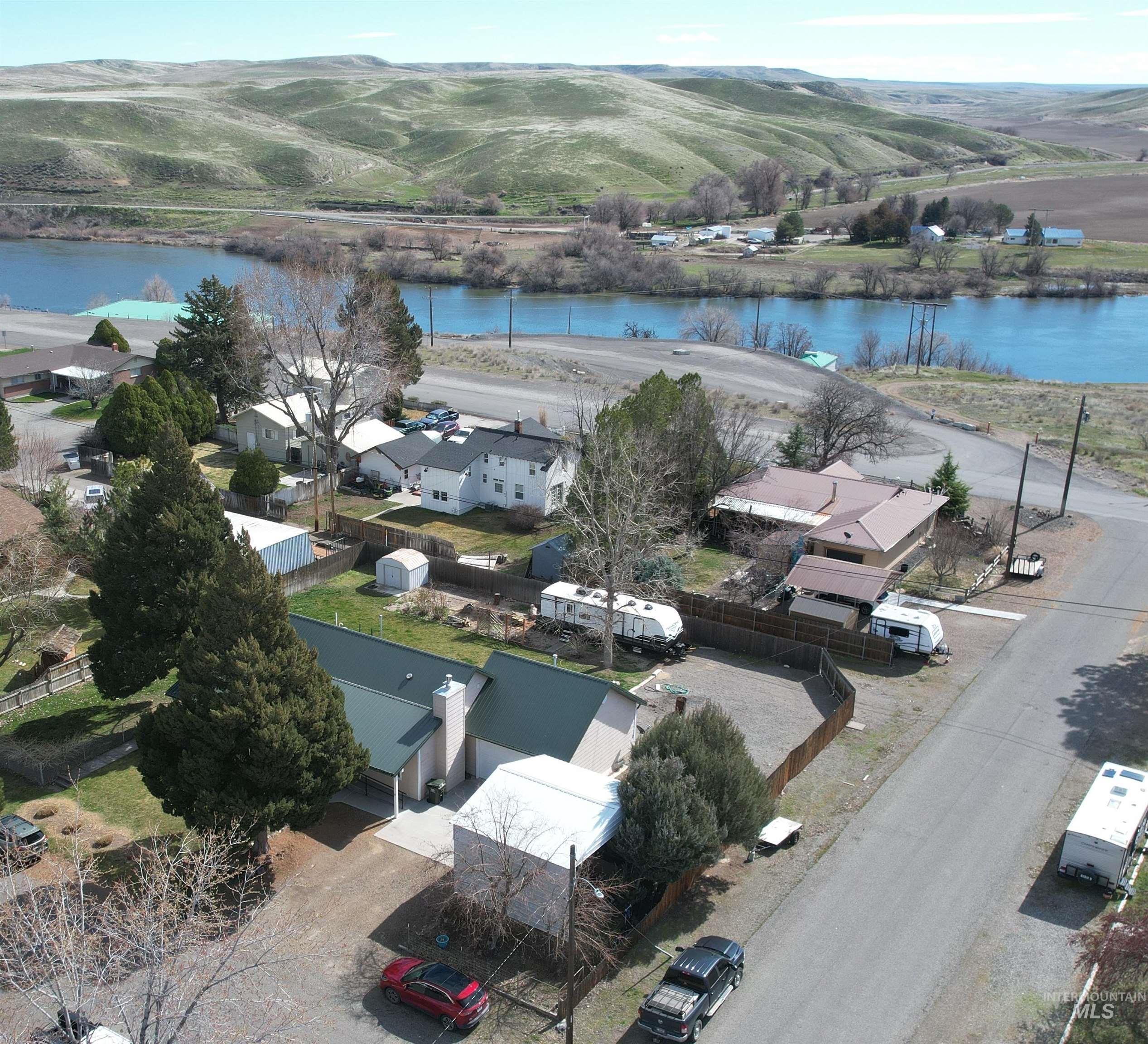 273 W Snake River Ave, Glenns Ferry, Idaho 83623, 3 Bedrooms, 2 Bathrooms, Residential For Sale, Price $379,000,MLS 98978136