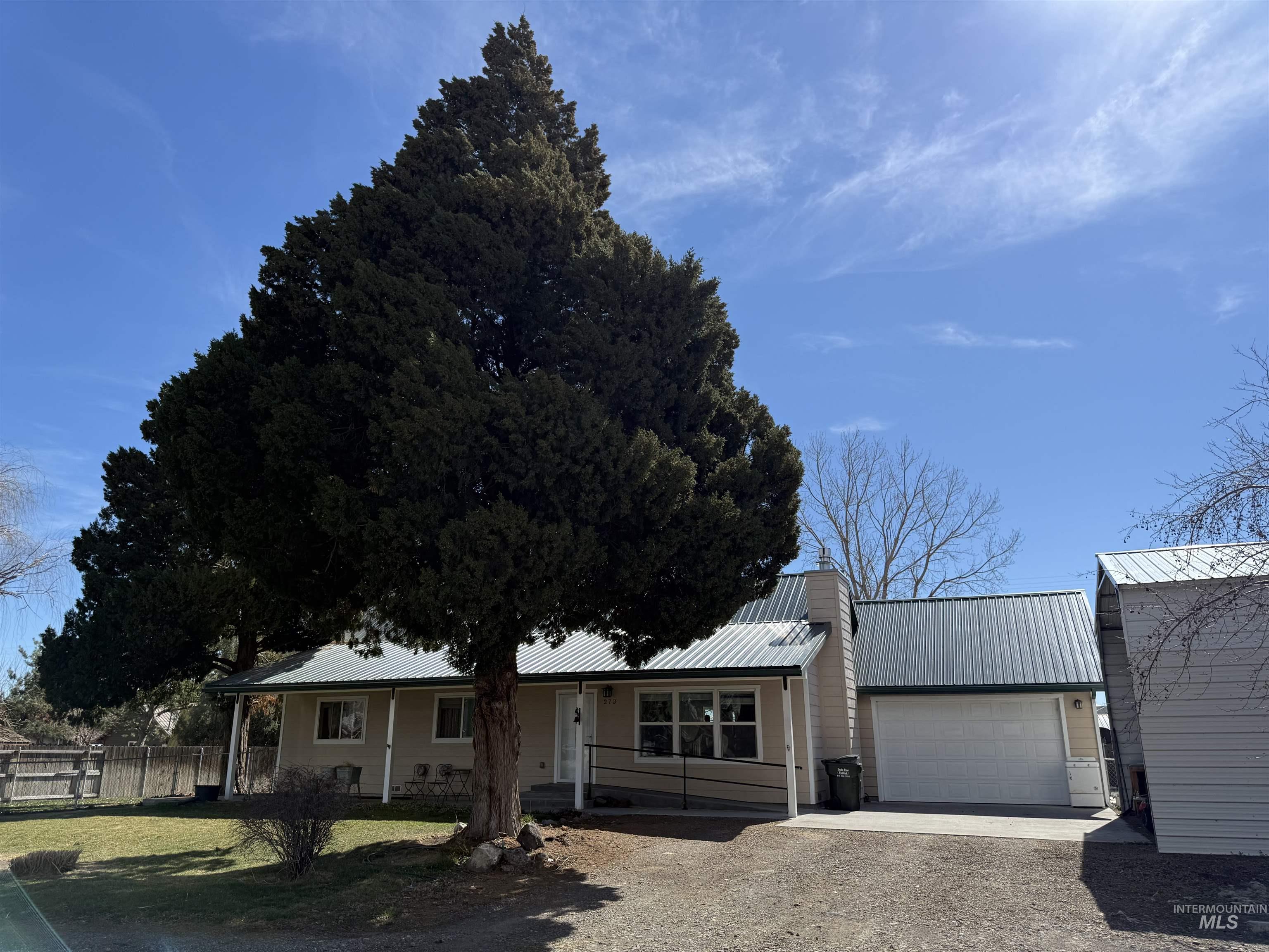 273 W Snake River Ave, Glenns Ferry, Idaho 83623, 3 Bedrooms, 2 Bathrooms, Residential For Sale, Price $379,000,MLS 98978136