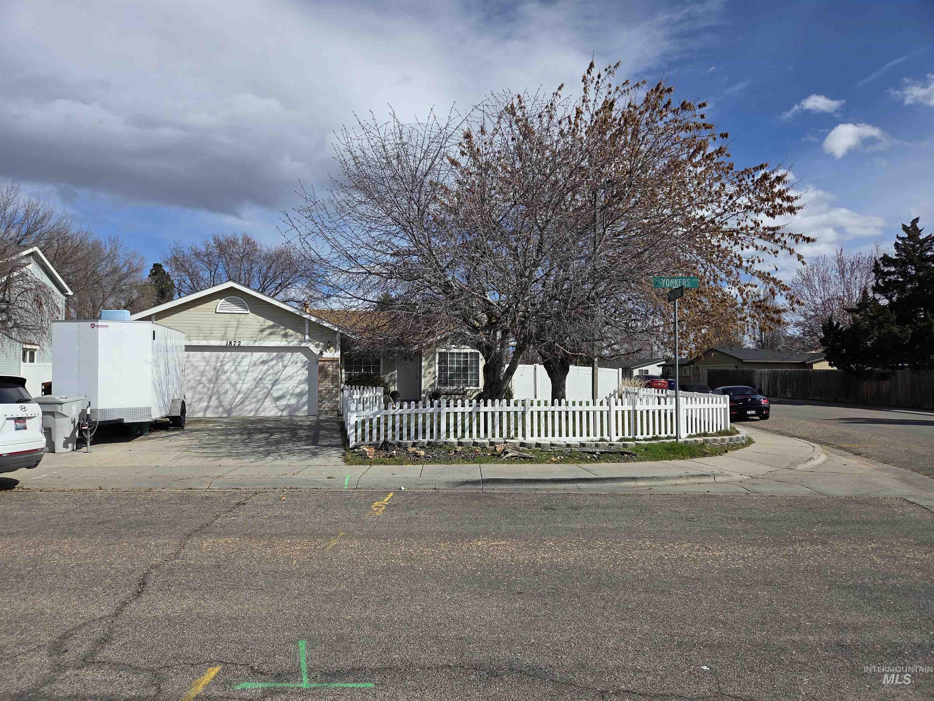 1872 N Yonkers Ave, Boise, Idaho 83704, 2 Bedrooms, 2 Bathrooms, Residential For Sale, Price $429,990,MLS 98978146