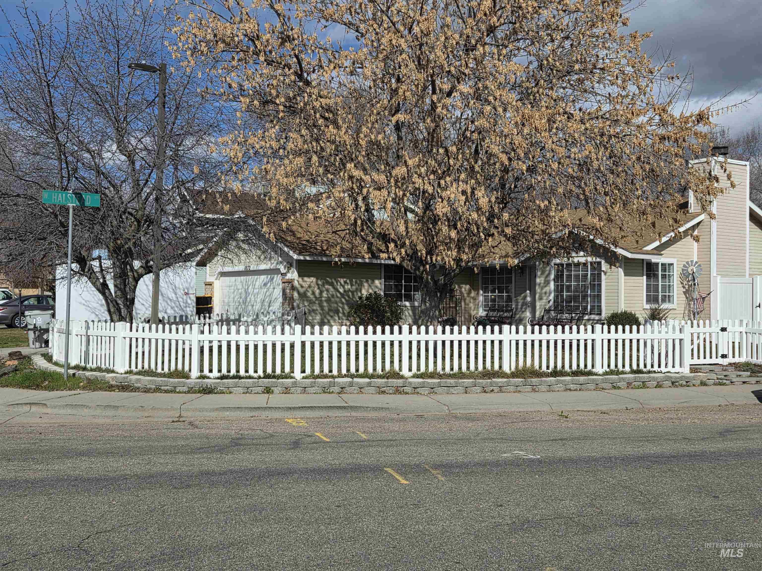 1872 N Yonkers Ave, Boise, Idaho 83704, 2 Bedrooms, 2 Bathrooms, Residential For Sale, Price $429,990,MLS 98978146