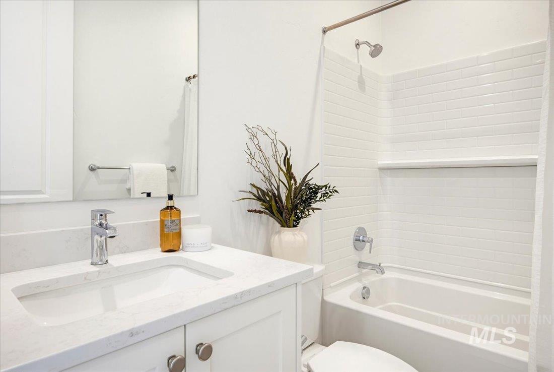 1204 W Switchgrass Dr., Meridian, Idaho 83642, 4 Bedrooms, 3 Bathrooms, Residential For Sale, Price $674,000,MLS 98978147