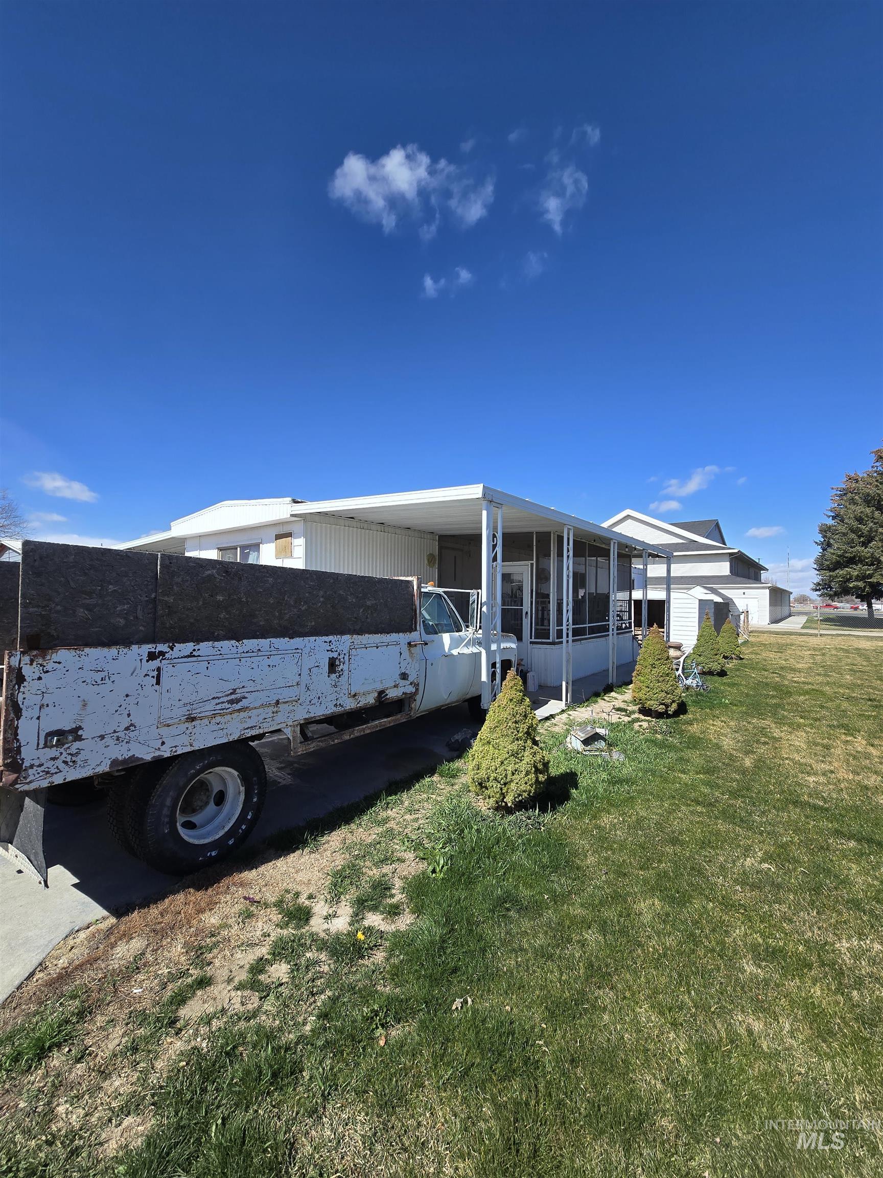 1605 Grandview Dr, Twin Falls, Idaho 83301, 2 Bedrooms, 2 Bathrooms, Residential For Sale, Price $50,000, 98978151