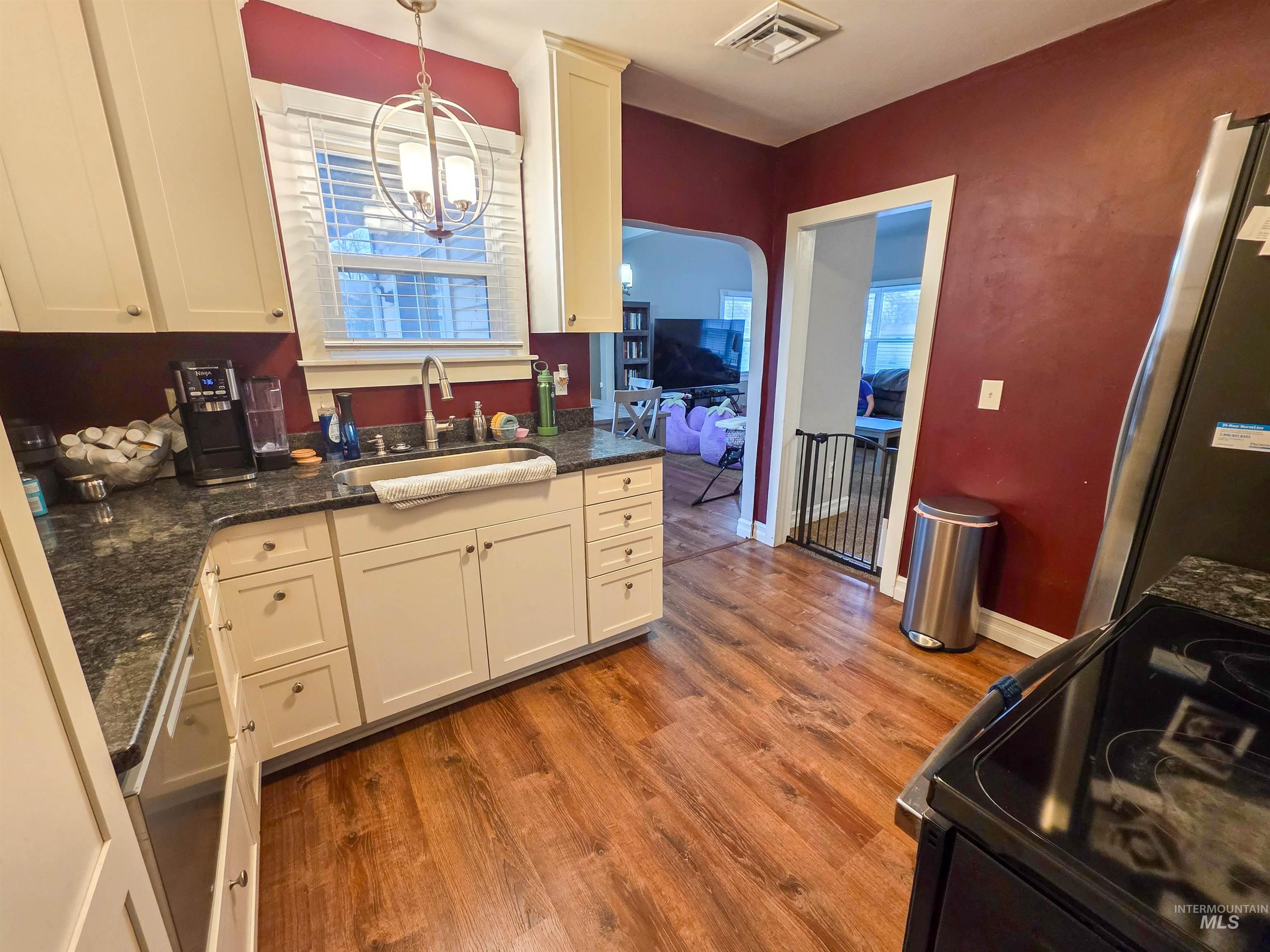 1212 7th Street, Clarkston, Washington 99403, 2 Bedrooms, 1 Bathroom, Residential For Sale, Price $319,999, 98978154