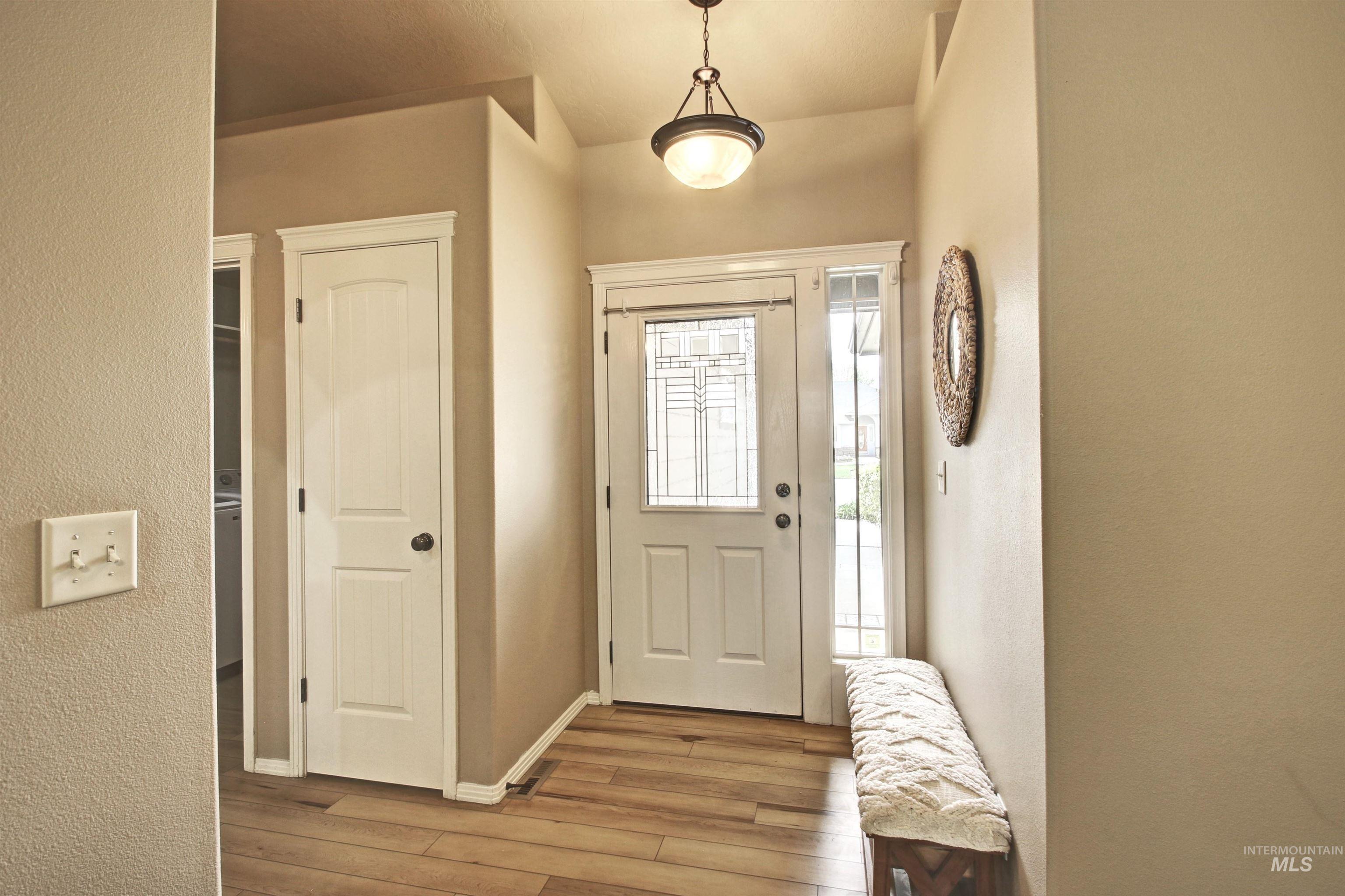 2276 E Summer Dawn Dr., Meridian, Idaho 83646, 4 Bedrooms, 2 Bathrooms, Residential For Sale, Price $489,800,MLS 98978155