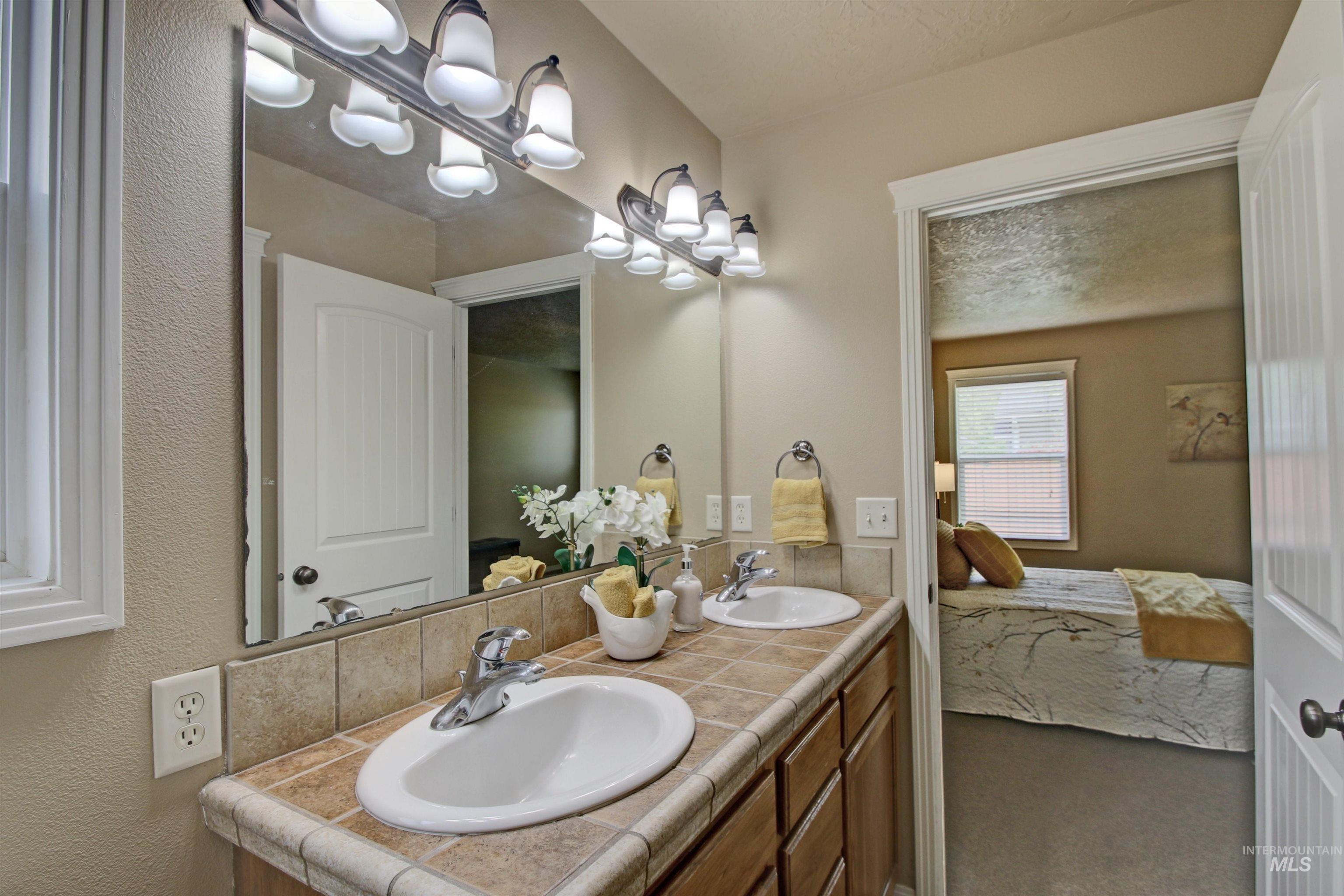 2276 E Summer Dawn Dr., Meridian, Idaho 83646, 4 Bedrooms, 2 Bathrooms, Residential For Sale, Price $489,800,MLS 98978155