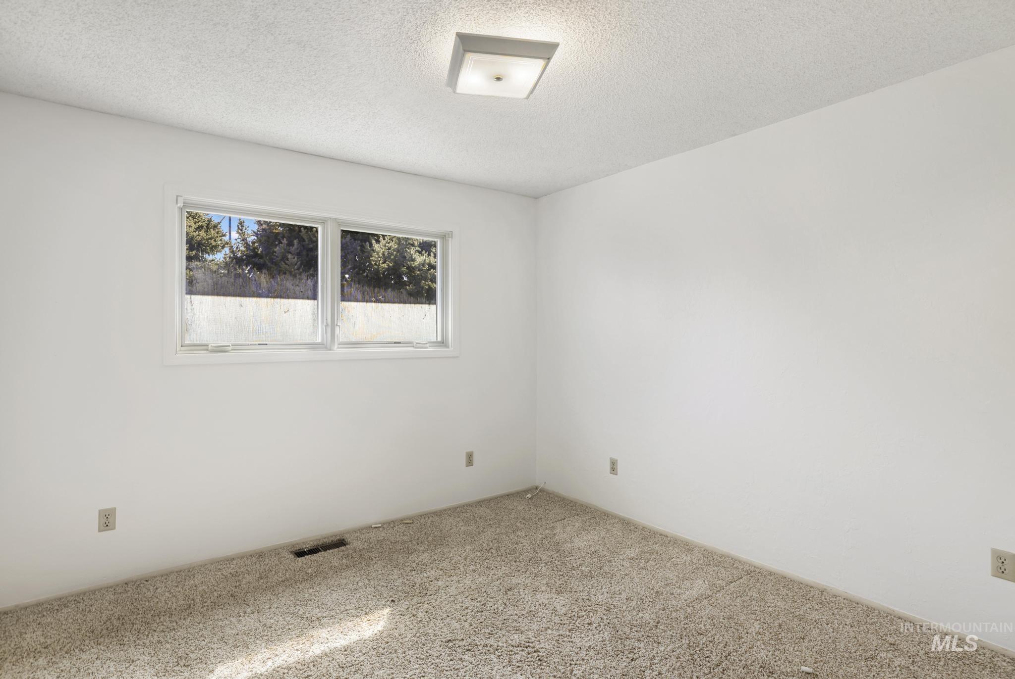 2755 S 900 E, Hagerman, Idaho 83332, 3 Bedrooms, 2 Bathrooms, Residential For Sale, Price $549,900,MLS 98978156