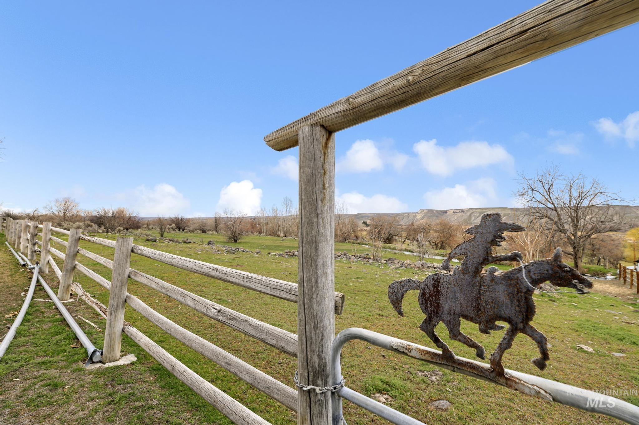 2755 S 900 E, Hagerman, Idaho 83332, 3 Bedrooms, 2 Bathrooms, Residential For Sale, Price $549,900,MLS 98978156