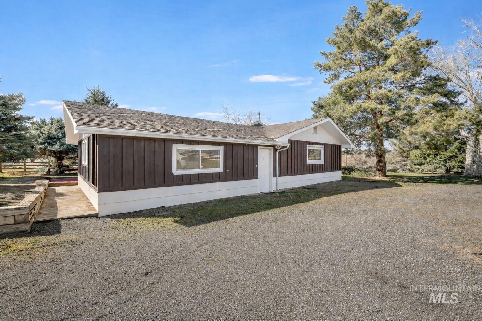 2755 S 900 E, Hagerman, Idaho 83332, 3 Bedrooms, 2 Bathrooms, Residential For Sale, Price $569,900,MLS 98978156