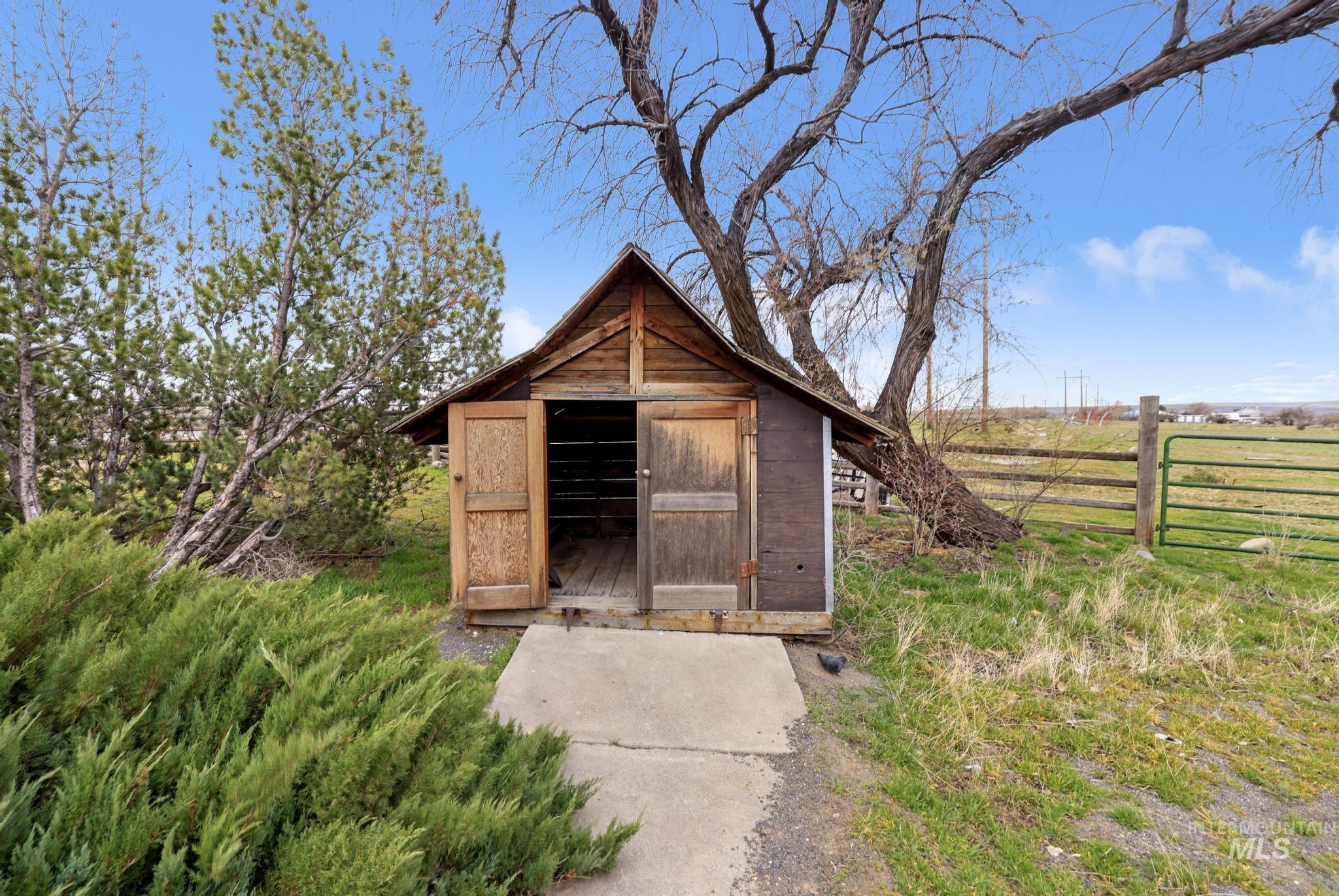 2755 S 900 E, Hagerman, Idaho 83332, 3 Bedrooms, 2 Bathrooms, Residential For Sale, Price $569,900,MLS 98978156