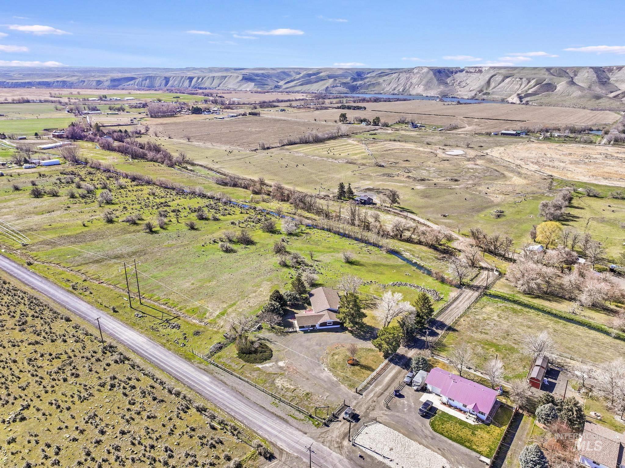 2755 S 900 E, Hagerman, Idaho 83332, 3 Bedrooms, 2 Bathrooms, Residential For Sale, Price $549,900,MLS 98978156