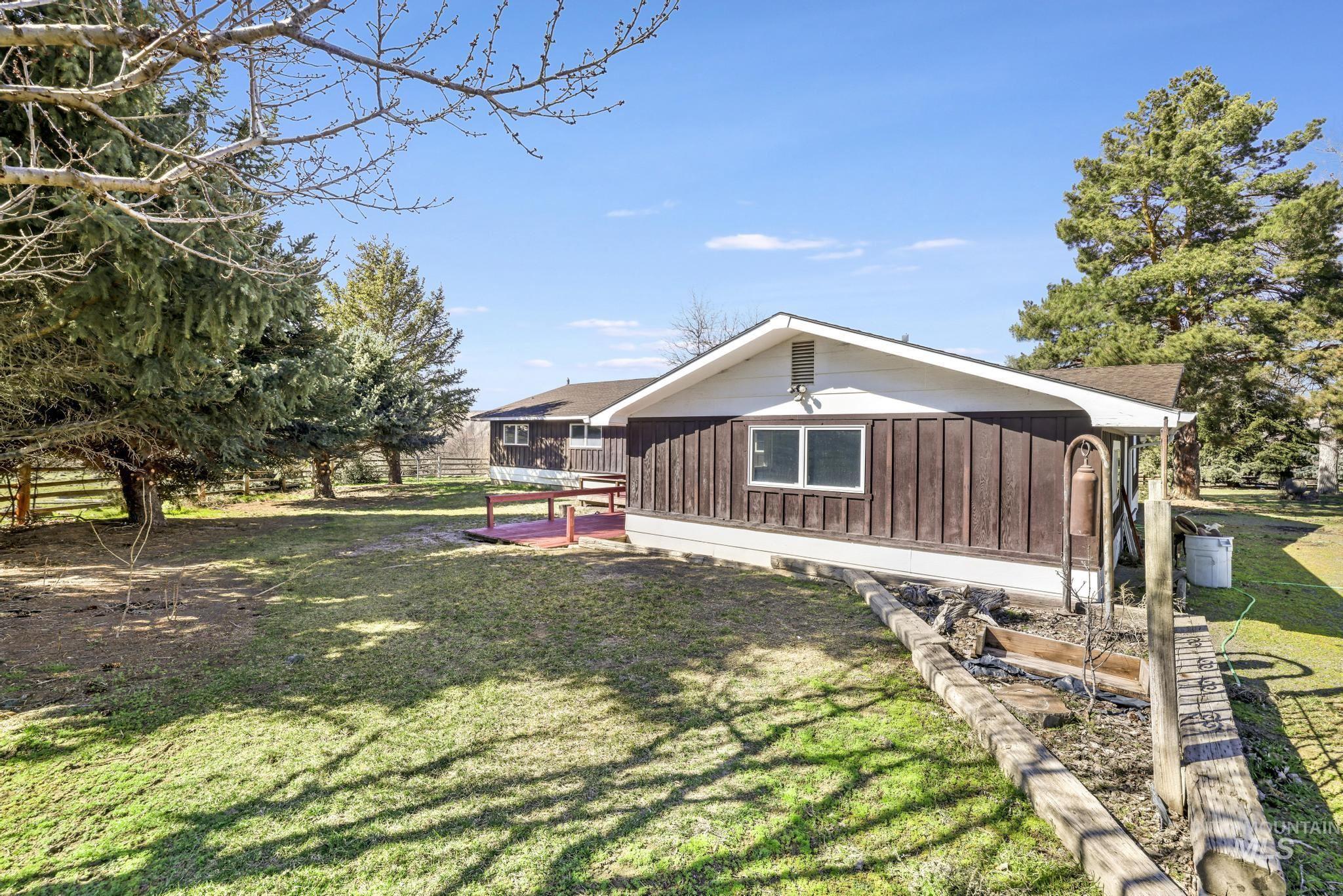 2755 S 900 E, Hagerman, Idaho 83332, 3 Bedrooms, 2 Bathrooms, Residential For Sale, Price $569,900,MLS 98978156