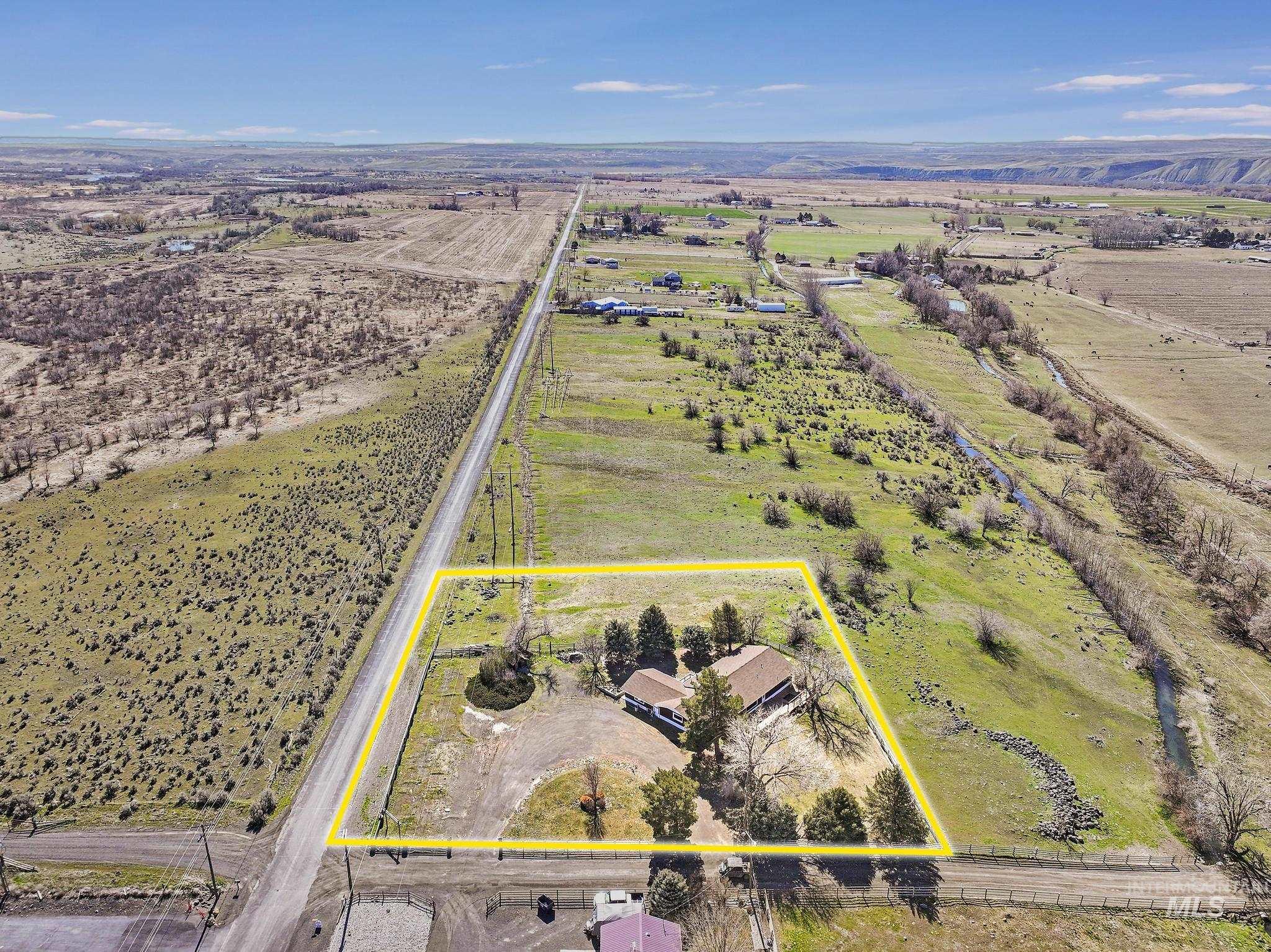 2755 S 900 E, Hagerman, Idaho 83332, 3 Bedrooms, 2 Bathrooms, Residential For Sale, Price $569,900,MLS 98978156