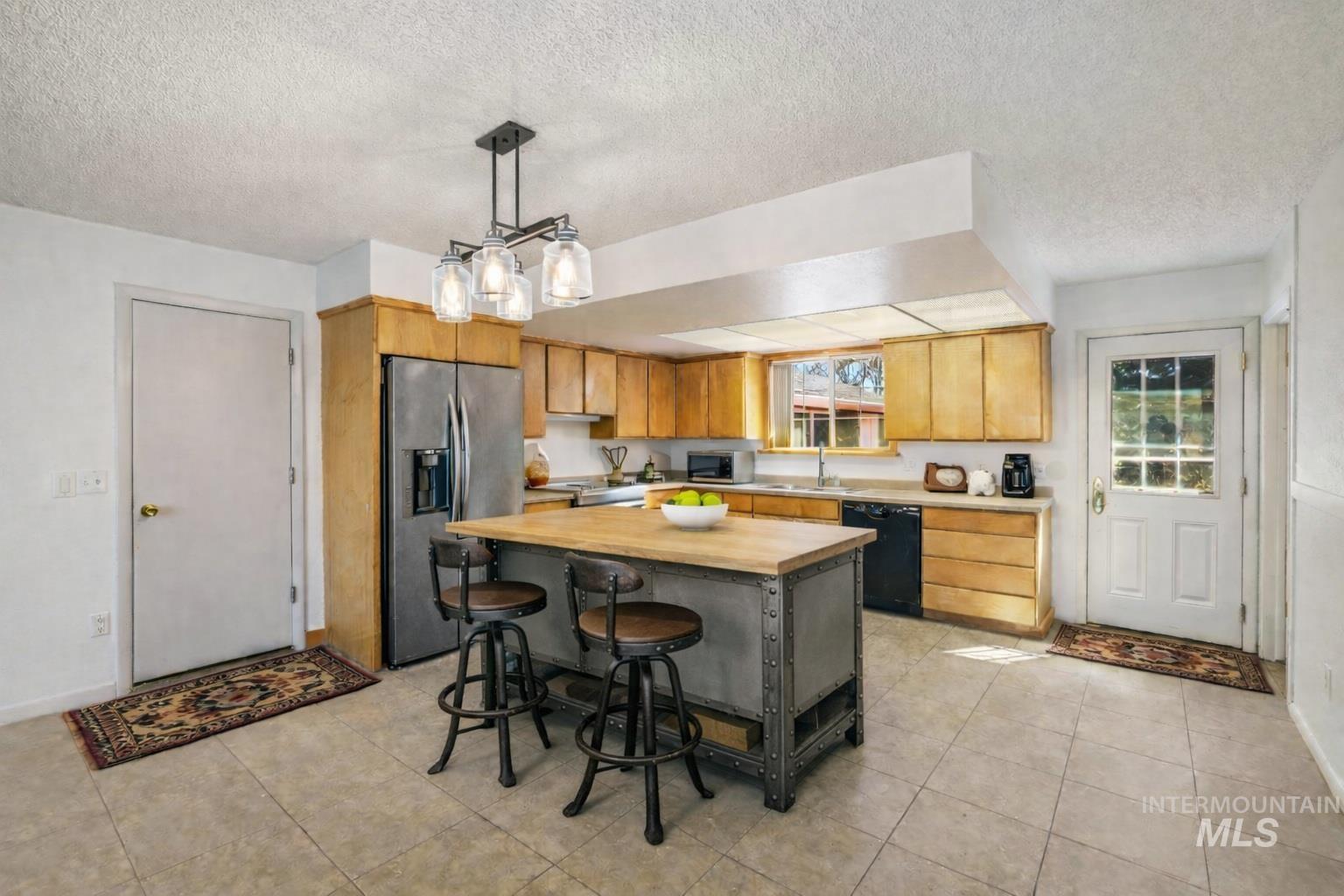 2755 S 900 E, Hagerman, Idaho 83332, 3 Bedrooms, 2 Bathrooms, Residential For Sale, Price $569,900,MLS 98978156