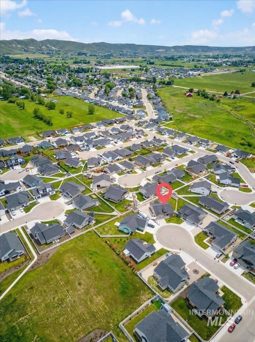 181 S Bing Court, Emmett, Idaho 83617, 4 Bedrooms, 2 Bathrooms, Residential For Sale, Price $495,000,MLS 98978157