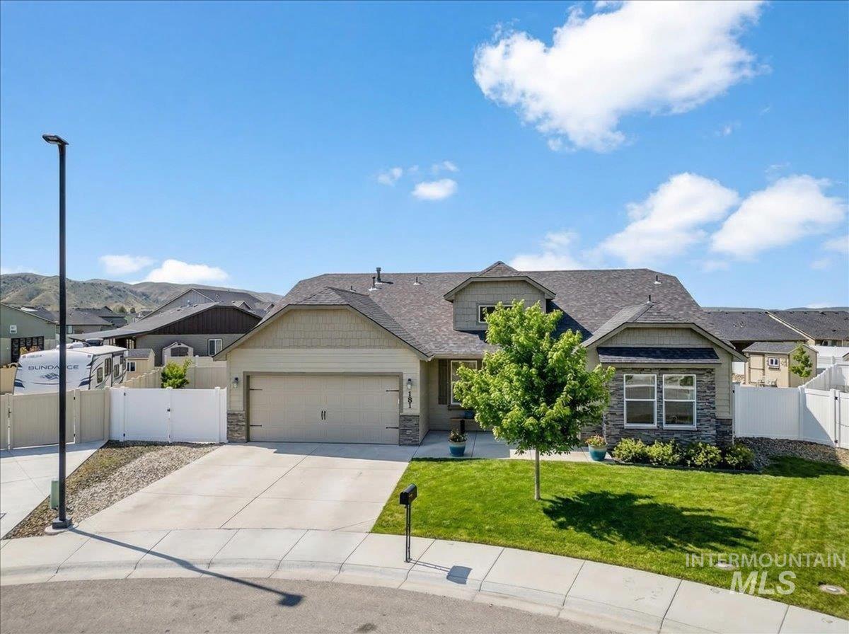 181 S Bing Court, Emmett, Idaho 83617, 4 Bedrooms, 2 Bathrooms, Residential For Sale, Price $495,000,MLS 98978157