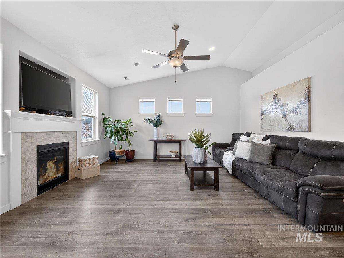 181 S Bing Court, Emmett, Idaho 83617, 4 Bedrooms, 2 Bathrooms, Residential For Sale, Price $495,000,MLS 98978157