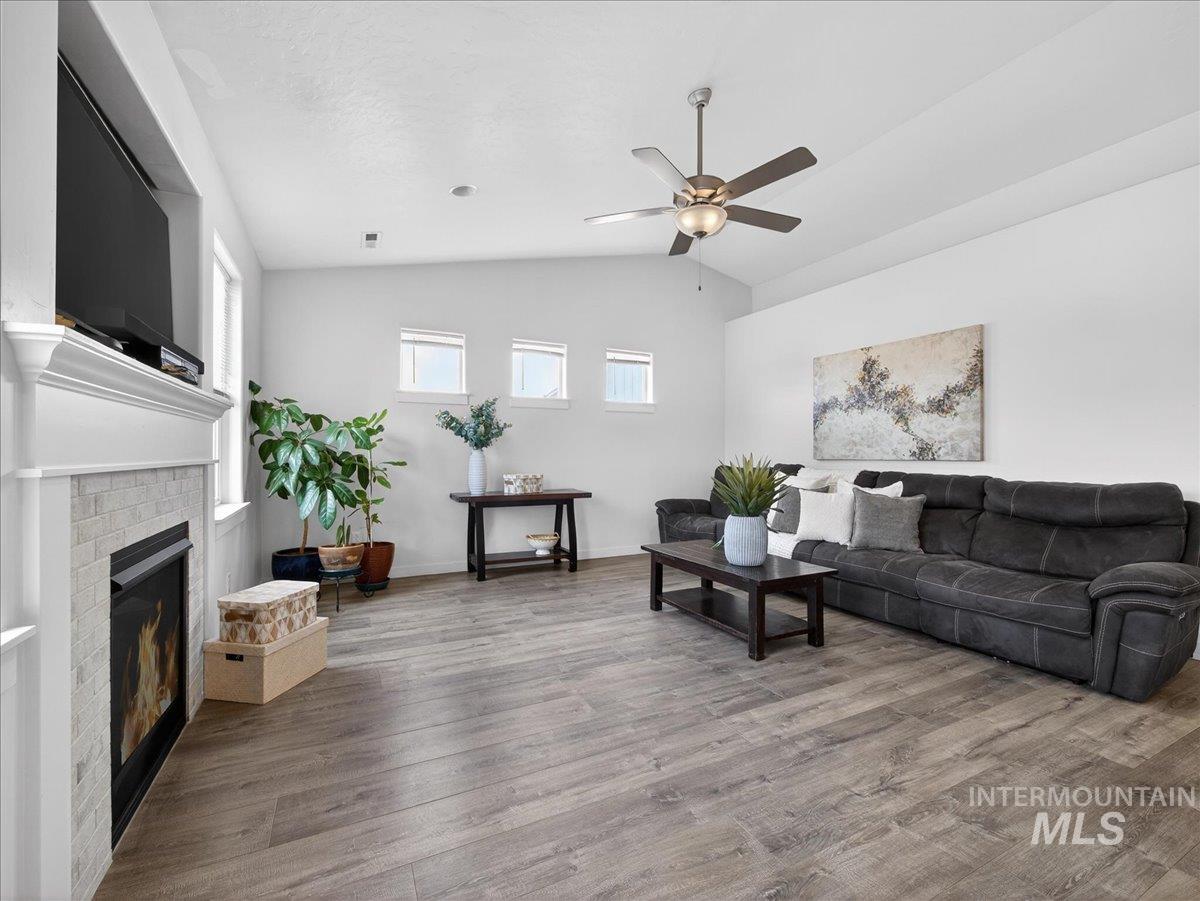 181 S Bing Court, Emmett, Idaho 83617, 4 Bedrooms, 2 Bathrooms, Residential For Sale, Price $495,000,MLS 98978157