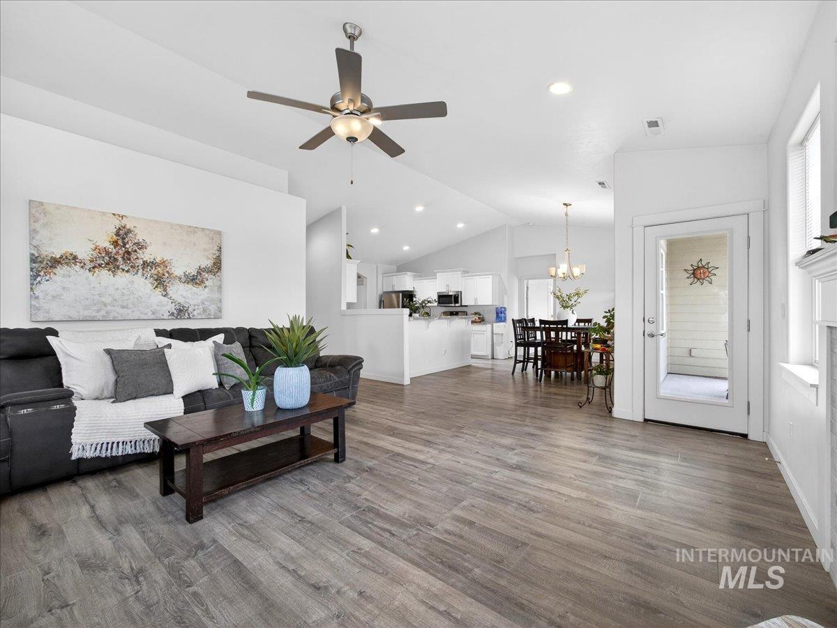 181 S Bing Court, Emmett, Idaho 83617, 4 Bedrooms, 2 Bathrooms, Residential For Sale, Price $495,000,MLS 98978157