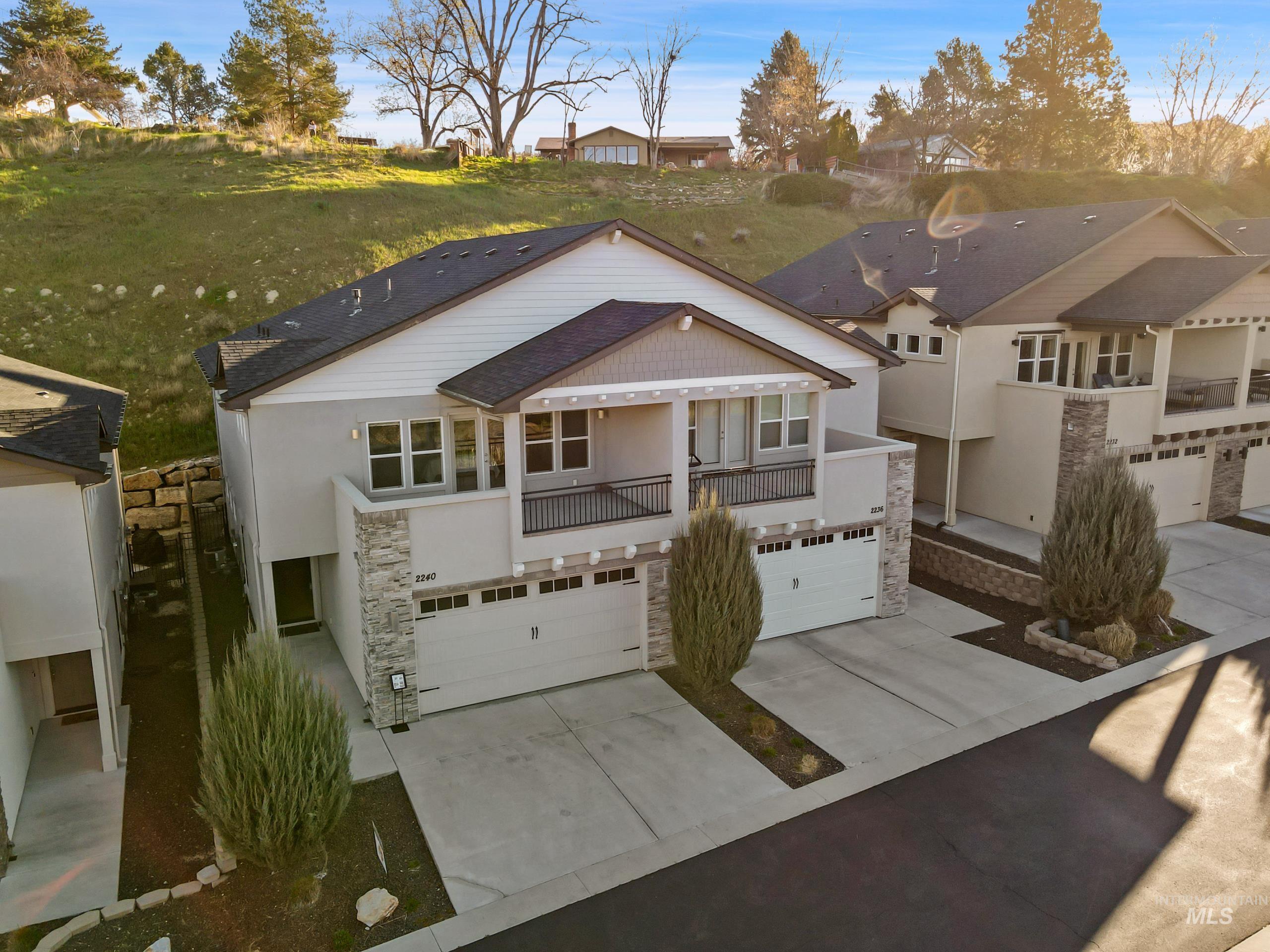 2240 W Hill Terrace Ln, Boise, Idaho 83702, 3 Bedrooms, 2.5 Bathrooms, Residential For Sale, Price $630,000,MLS 98978158