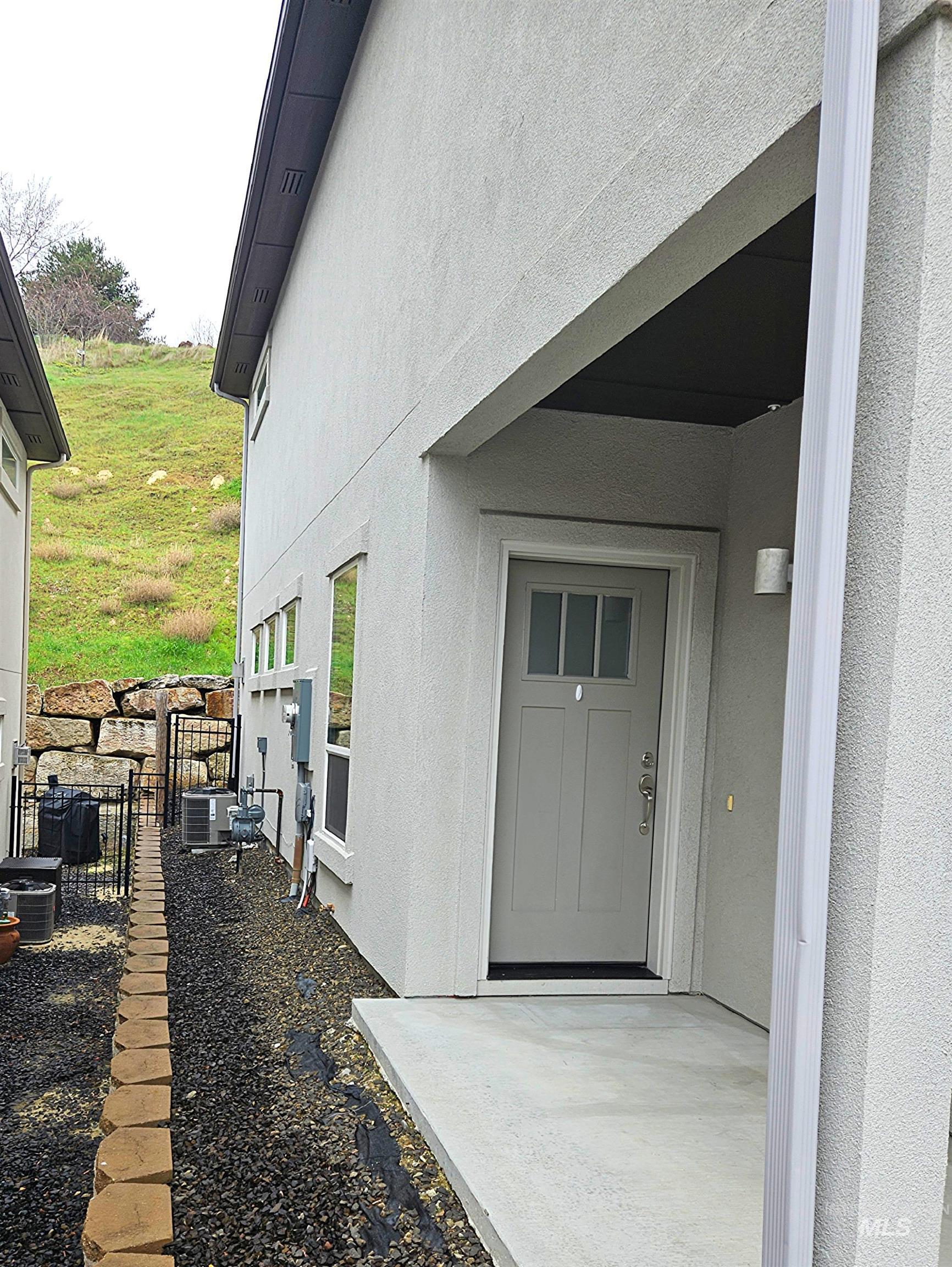 2240 W Hill Terrace Ln, Boise, Idaho 83702, 3 Bedrooms, 2.5 Bathrooms, Residential For Sale, Price $630,000,MLS 98978158