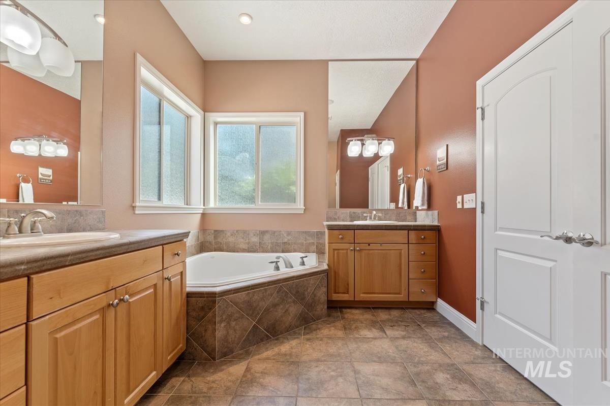 2786 S Denali Pl, Meridian, Idaho 83642, 4 Bedrooms, 3.5 Bathrooms, Residential For Sale, Price $999,000, 98978160