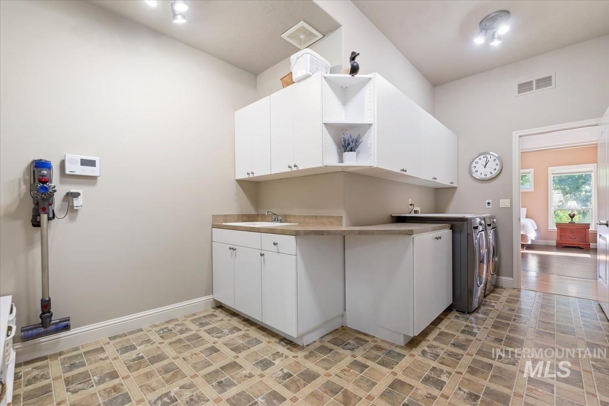 2786 S Denali Pl, Meridian, Idaho 83642, 4 Bedrooms, 3.5 Bathrooms, Residential For Sale, Price $999,000, 98978160