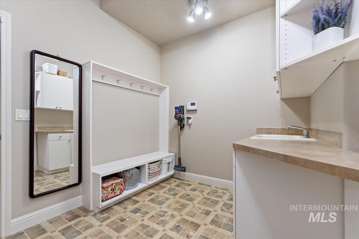 2786 S Denali Pl, Meridian, Idaho 83642, 4 Bedrooms, 3.5 Bathrooms, Residential For Sale, Price $999,000, 98978160