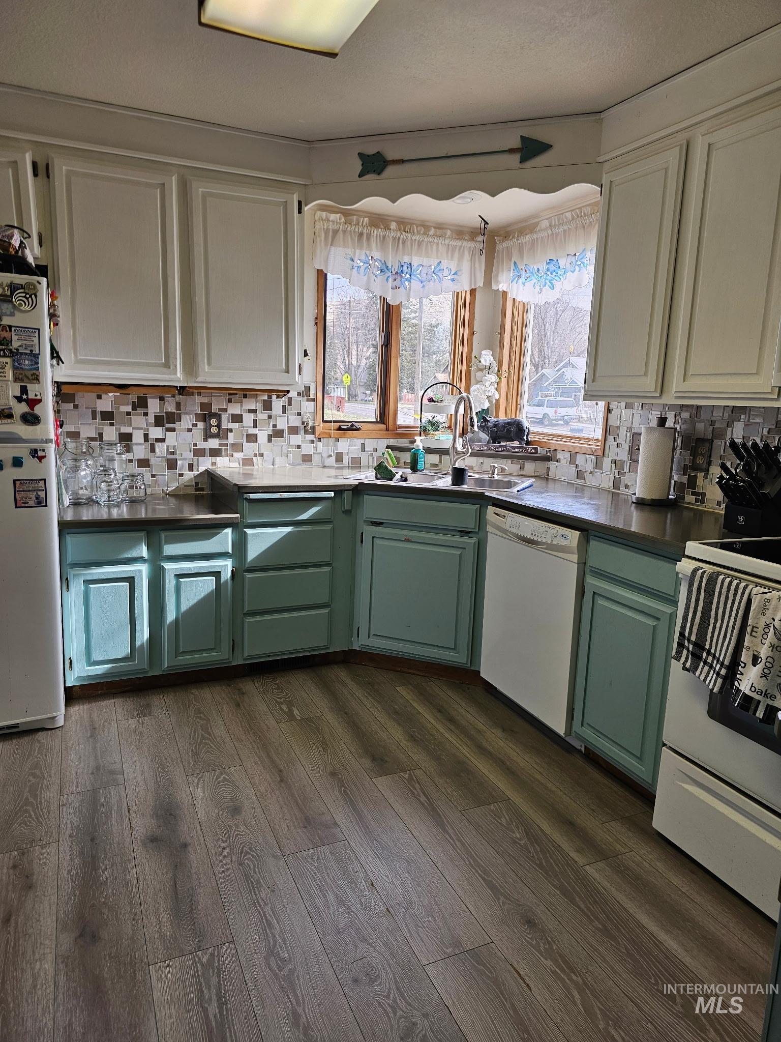 1607 Main Street, Pomeroy, Washington 99347, 5 Bedrooms, 2.5 Bathrooms, Residential For Sale, Price $299,000, 98978162