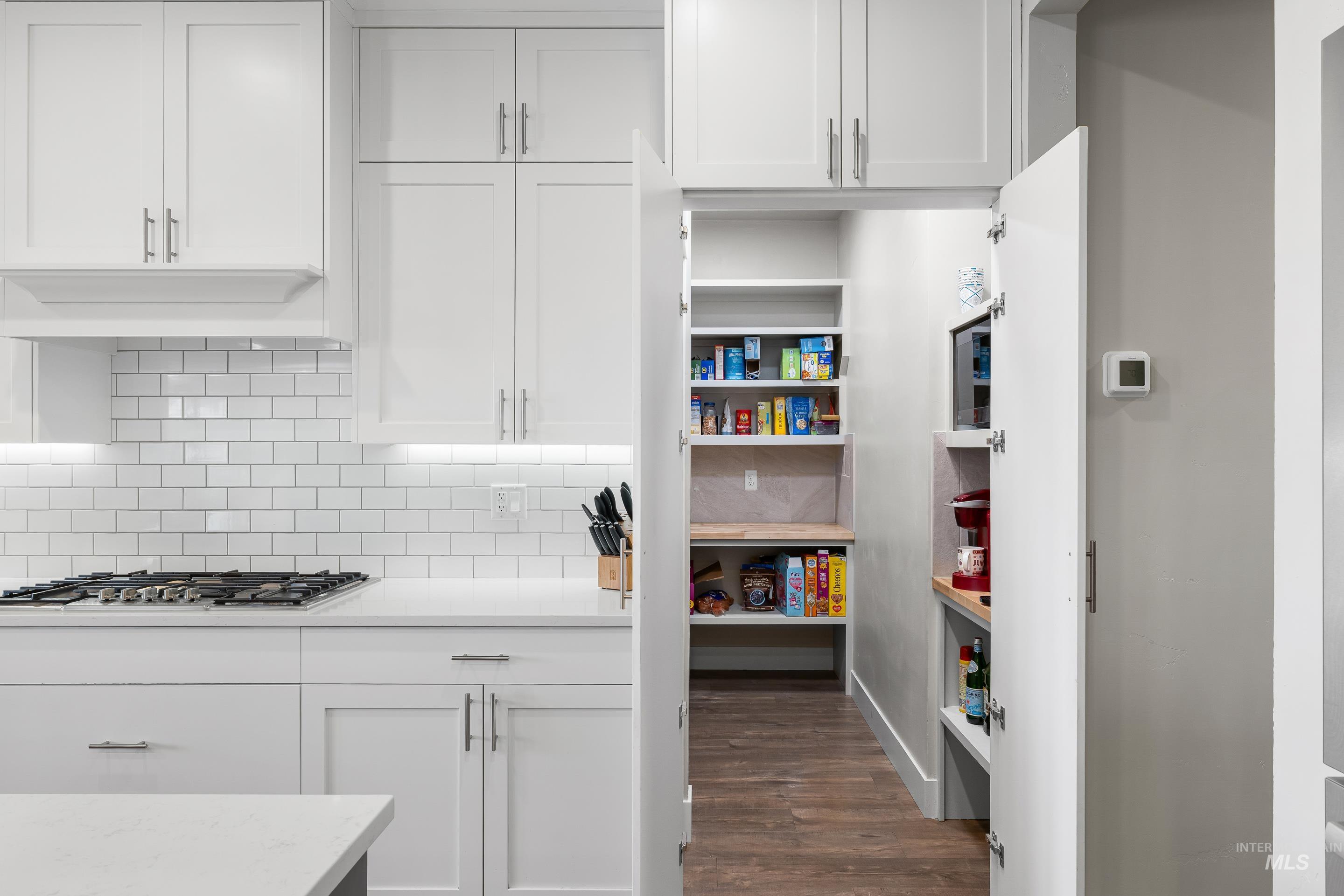 10031 Riverbend Place, Middleton, Idaho 83644, 5 Bedrooms, 3.5 Bathrooms, Residential For Sale, Price $995,000,MLS 98978164