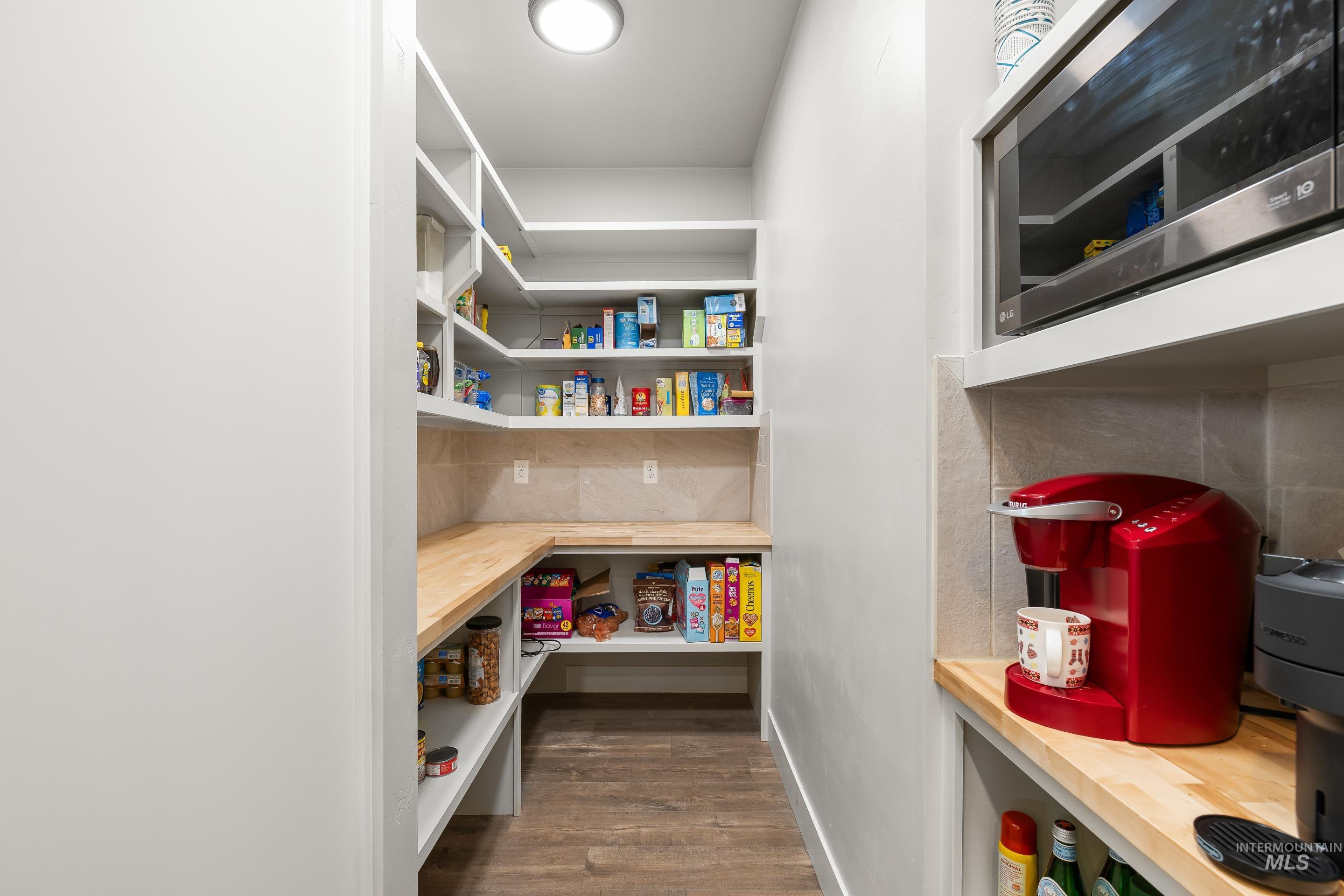 10031 Riverbend Place, Middleton, Idaho 83644, 5 Bedrooms, 3.5 Bathrooms, Residential For Sale, Price $995,000,MLS 98978164