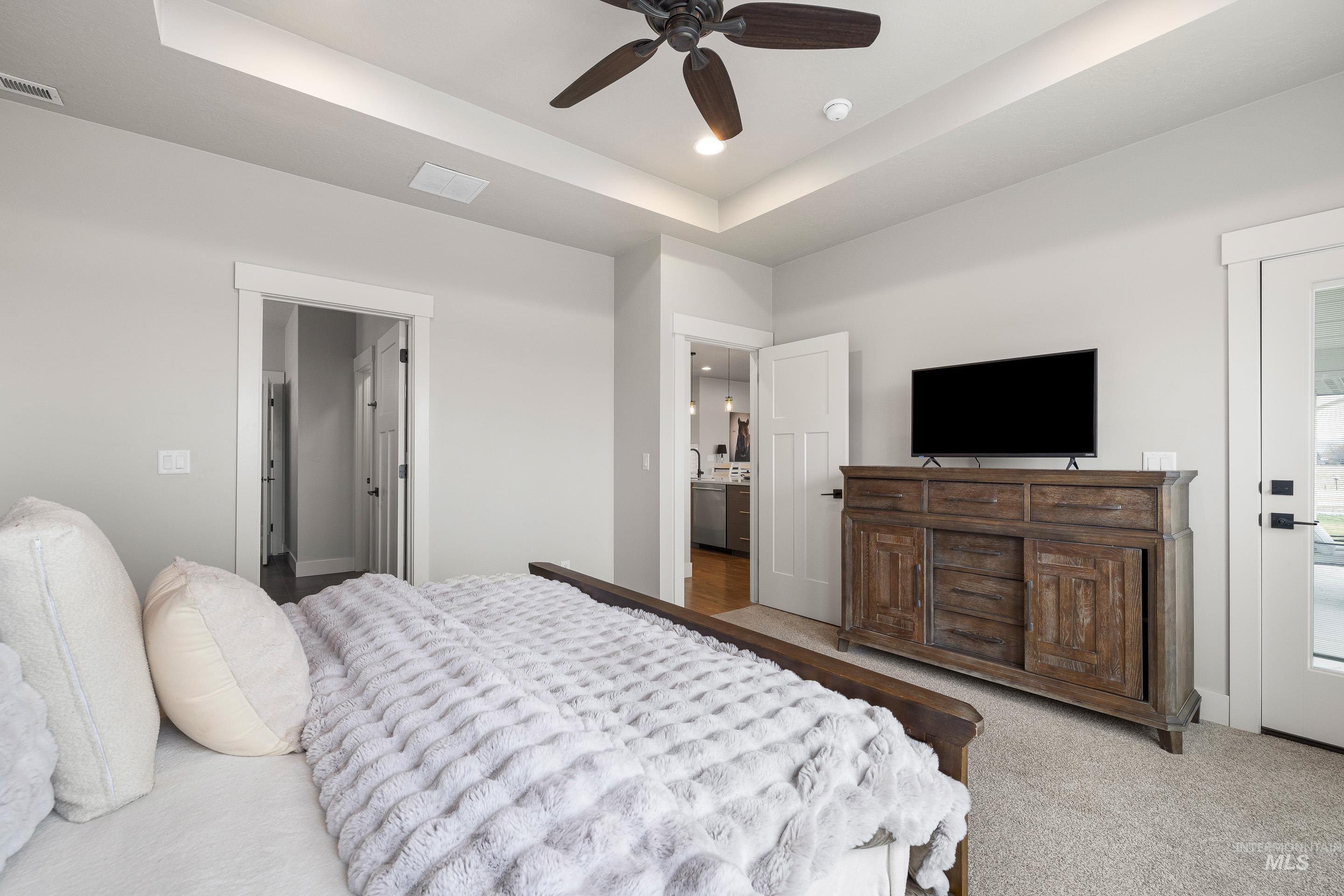 10031 Riverbend Place, Middleton, Idaho 83644, 5 Bedrooms, 3.5 Bathrooms, Residential For Sale, Price $995,000,MLS 98978164