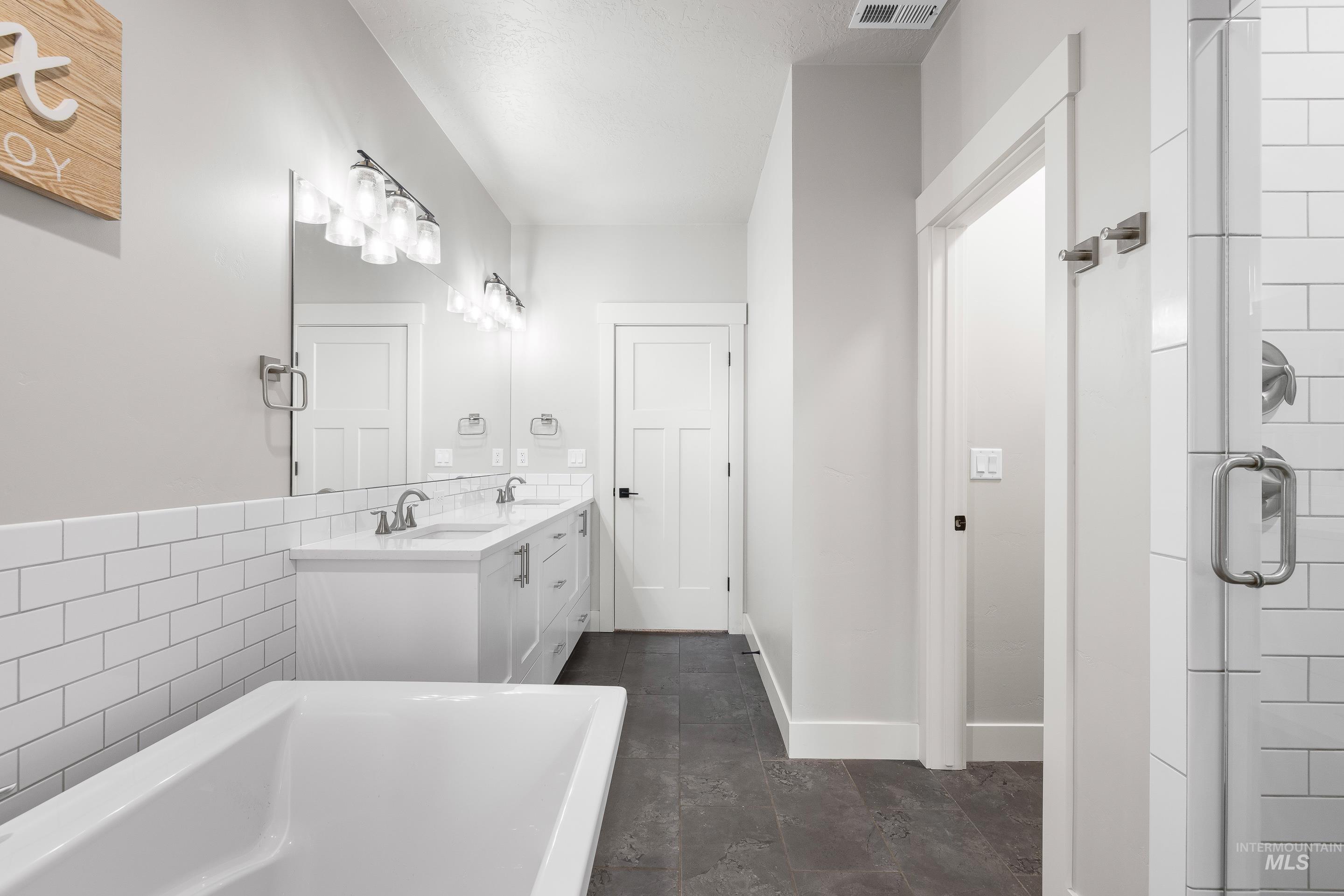 10031 Riverbend Place, Middleton, Idaho 83644, 5 Bedrooms, 3.5 Bathrooms, Residential For Sale, Price $995,000,MLS 98978164