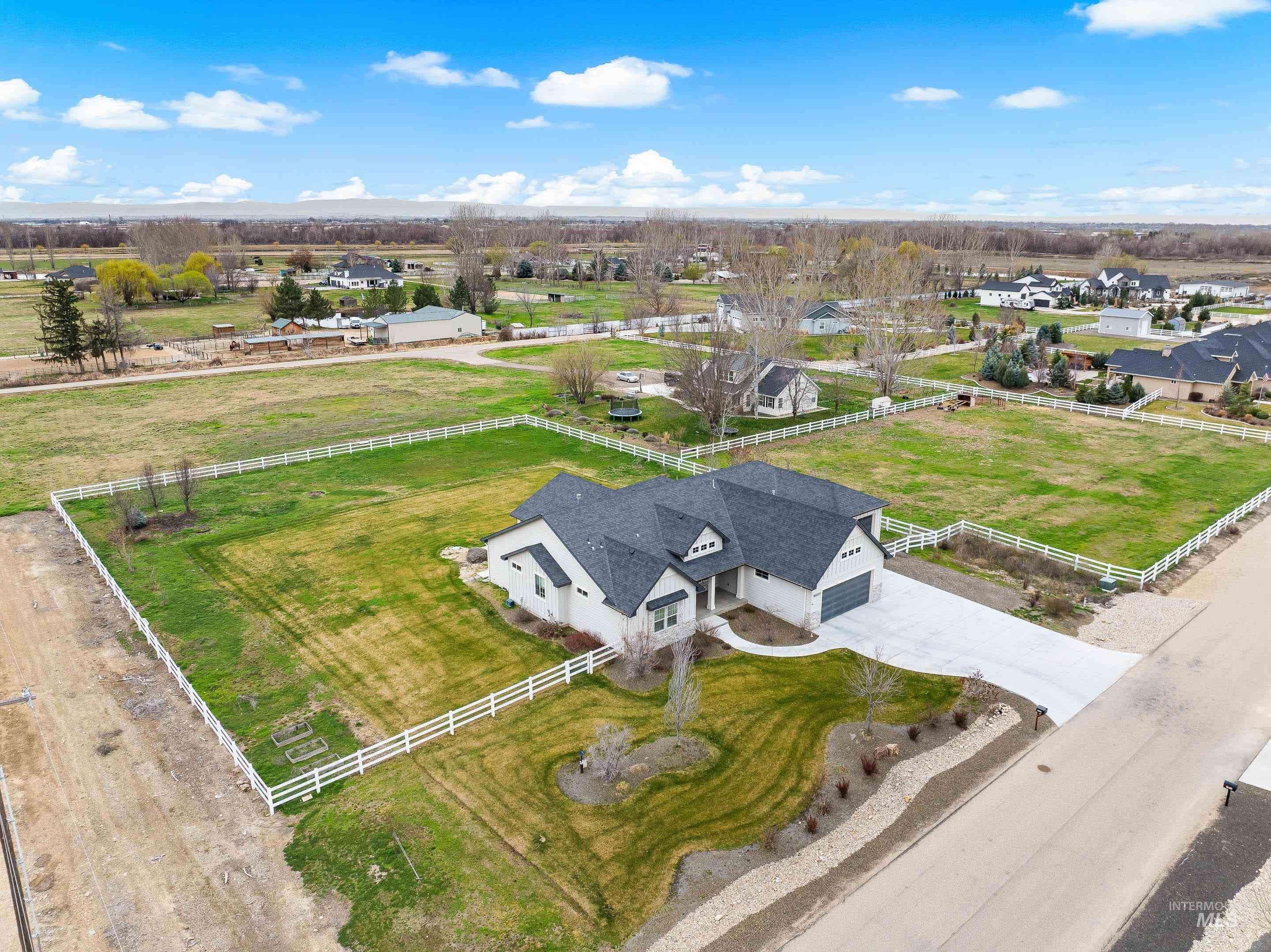 10031 Riverbend Place, Middleton, Idaho 83644, 5 Bedrooms, 3.5 Bathrooms, Residential For Sale, Price $995,000,MLS 98978164
