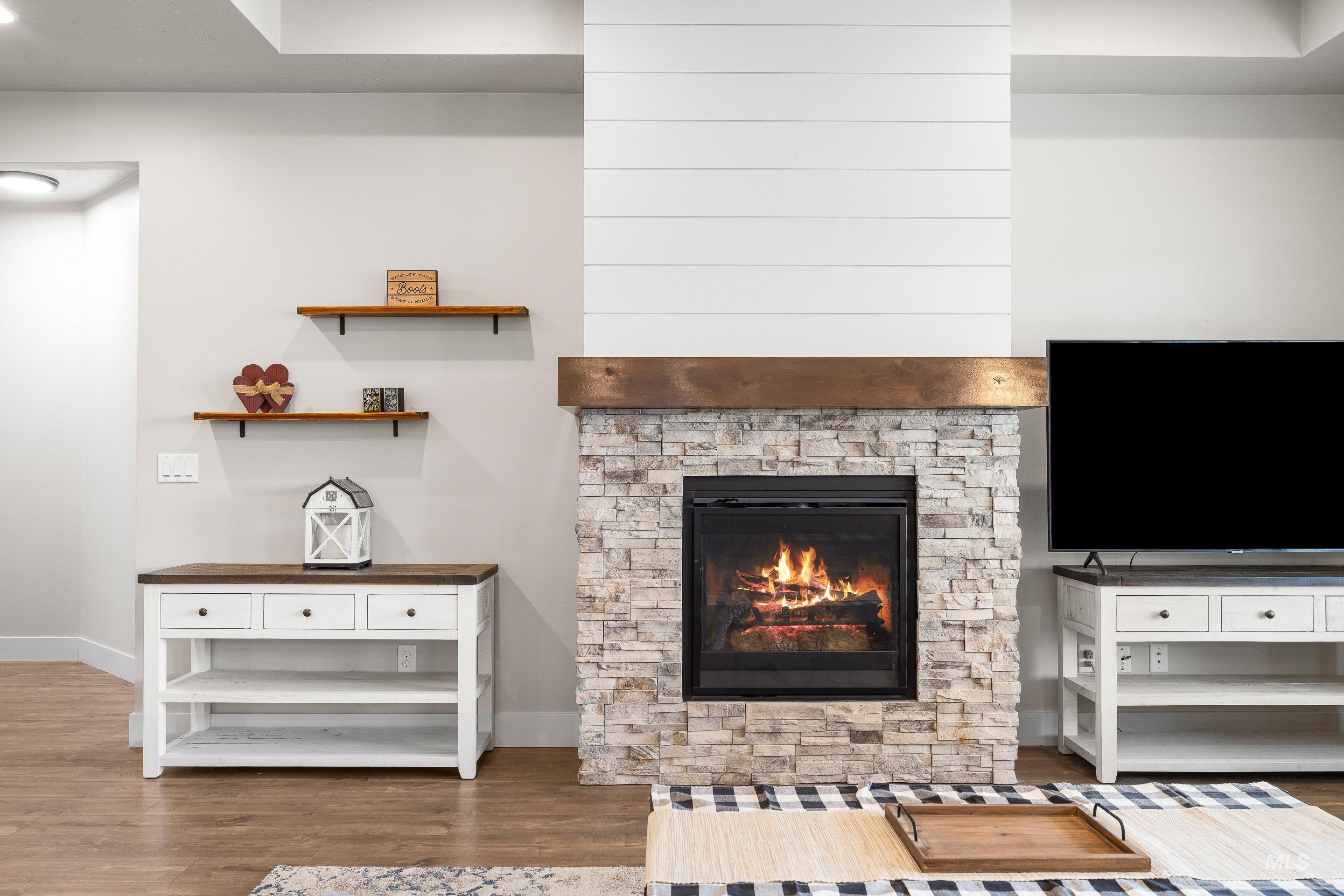 10031 Riverbend Place, Middleton, Idaho 83644, 5 Bedrooms, 3.5 Bathrooms, Residential For Sale, Price $995,000,MLS 98978164