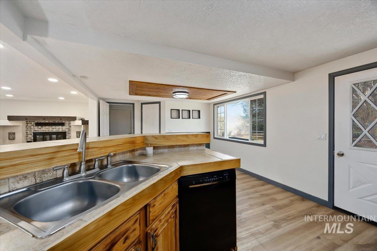 568 Baker Street, Twin Falls, Idaho 83301, 4 Bedrooms, 3 Bathrooms, Residential For Sale, Price $407,000,MLS 98978171