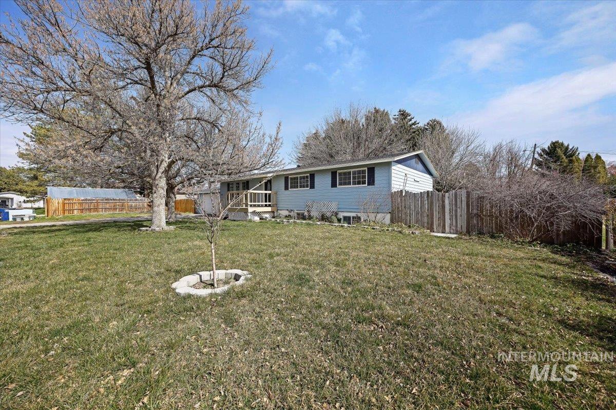 568 Baker Street, Twin Falls, Idaho 83301, 4 Bedrooms, 3 Bathrooms, Residential For Sale, Price $407,000,MLS 98978171