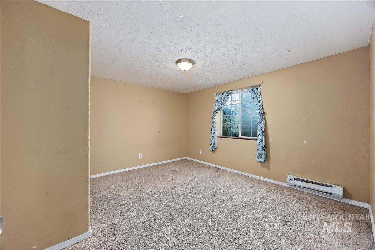 568 Baker Street, Twin Falls, Idaho 83301, 4 Bedrooms, 3 Bathrooms, Residential For Sale, Price $407,000,MLS 98978171