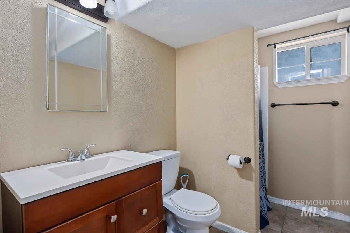 568 Baker Street, Twin Falls, Idaho 83301, 4 Bedrooms, 3 Bathrooms, Residential For Sale, Price $407,000,MLS 98978171