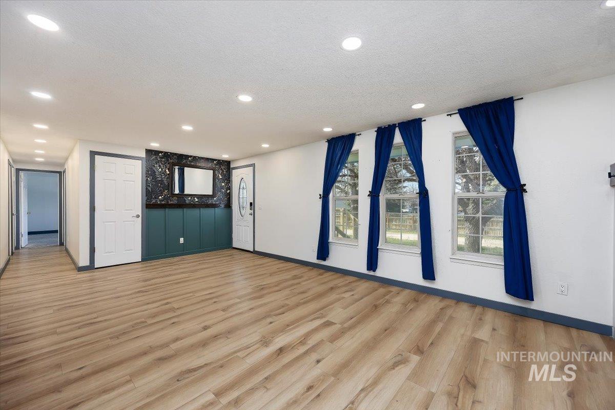 568 Baker Street, Twin Falls, Idaho 83301, 4 Bedrooms, 3 Bathrooms, Residential For Sale, Price $407,000,MLS 98978171