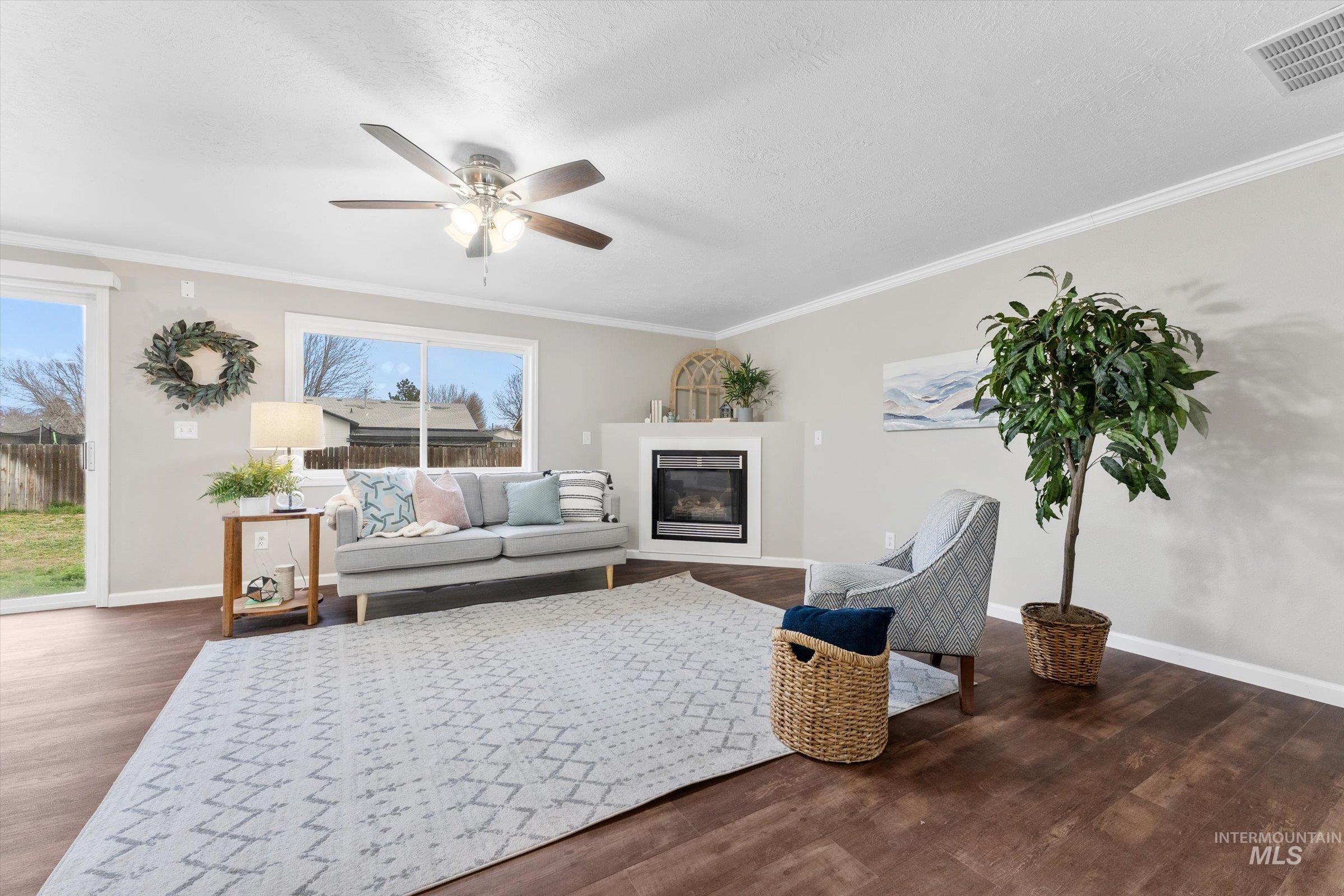 1360 Del Mar, Mountain Home, Idaho 83647, 3 Bedrooms, 2 Bathrooms, Residential For Sale, Price $335,000,MLS 98978173