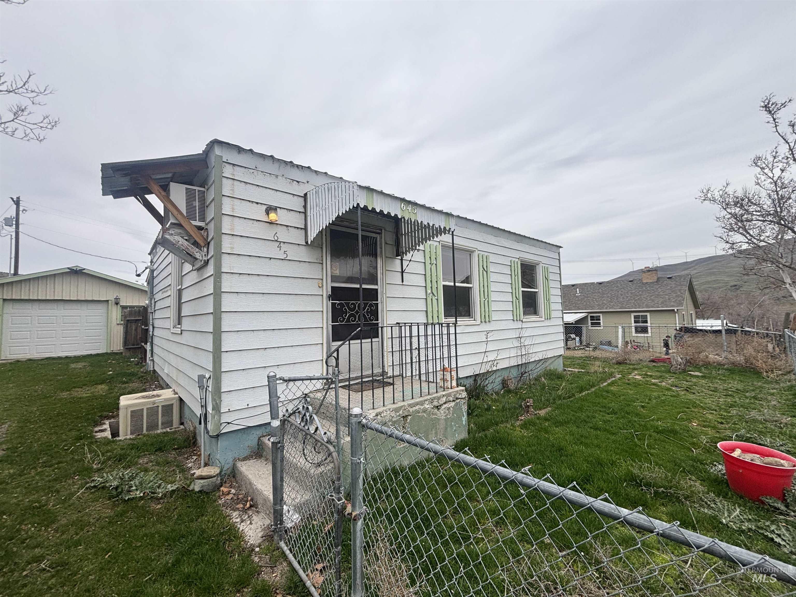 645 E 3rd St, Huntington, Oregon 97907, 2 Bedrooms, 2 Bathrooms, Residential For Sale, Price $115,000,MLS 98978177