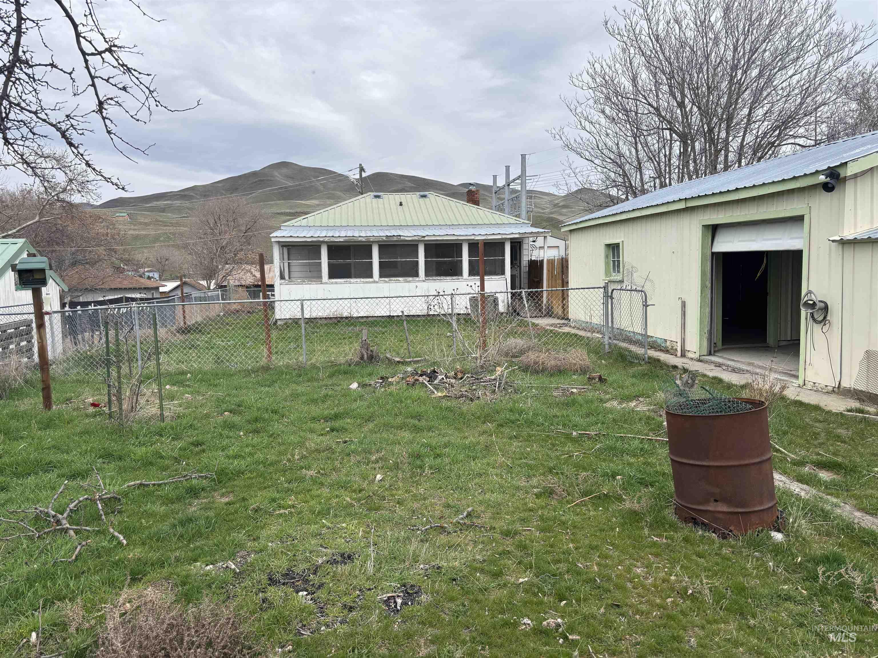 645 E 3rd St, Huntington, Oregon 97907, 2 Bedrooms, 2 Bathrooms, Residential For Sale, Price $115,000,MLS 98978177