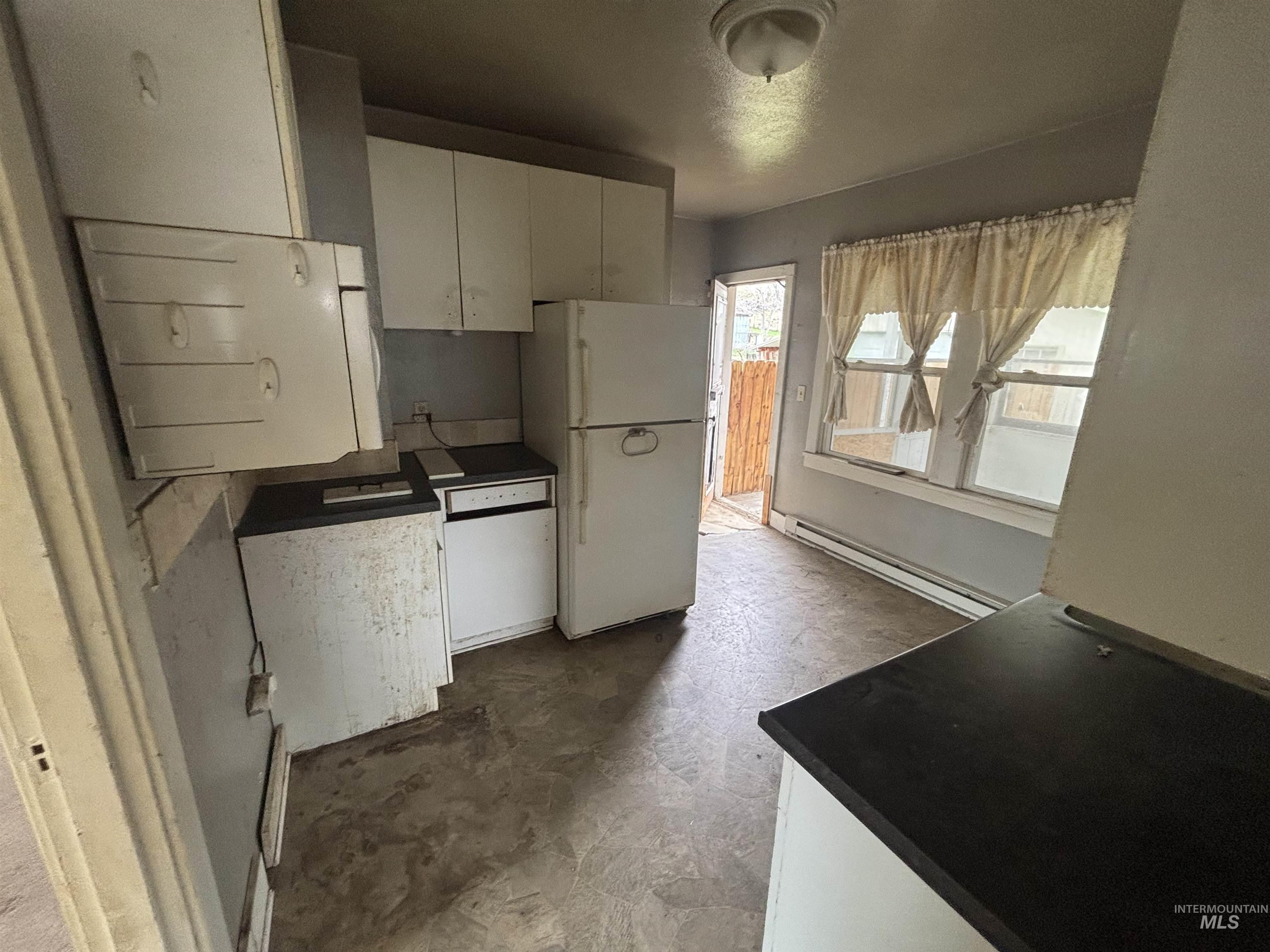 645 E 3rd St, Huntington, Oregon 97907, 2 Bedrooms, 2 Bathrooms, Residential For Sale, Price $115,000,MLS 98978177