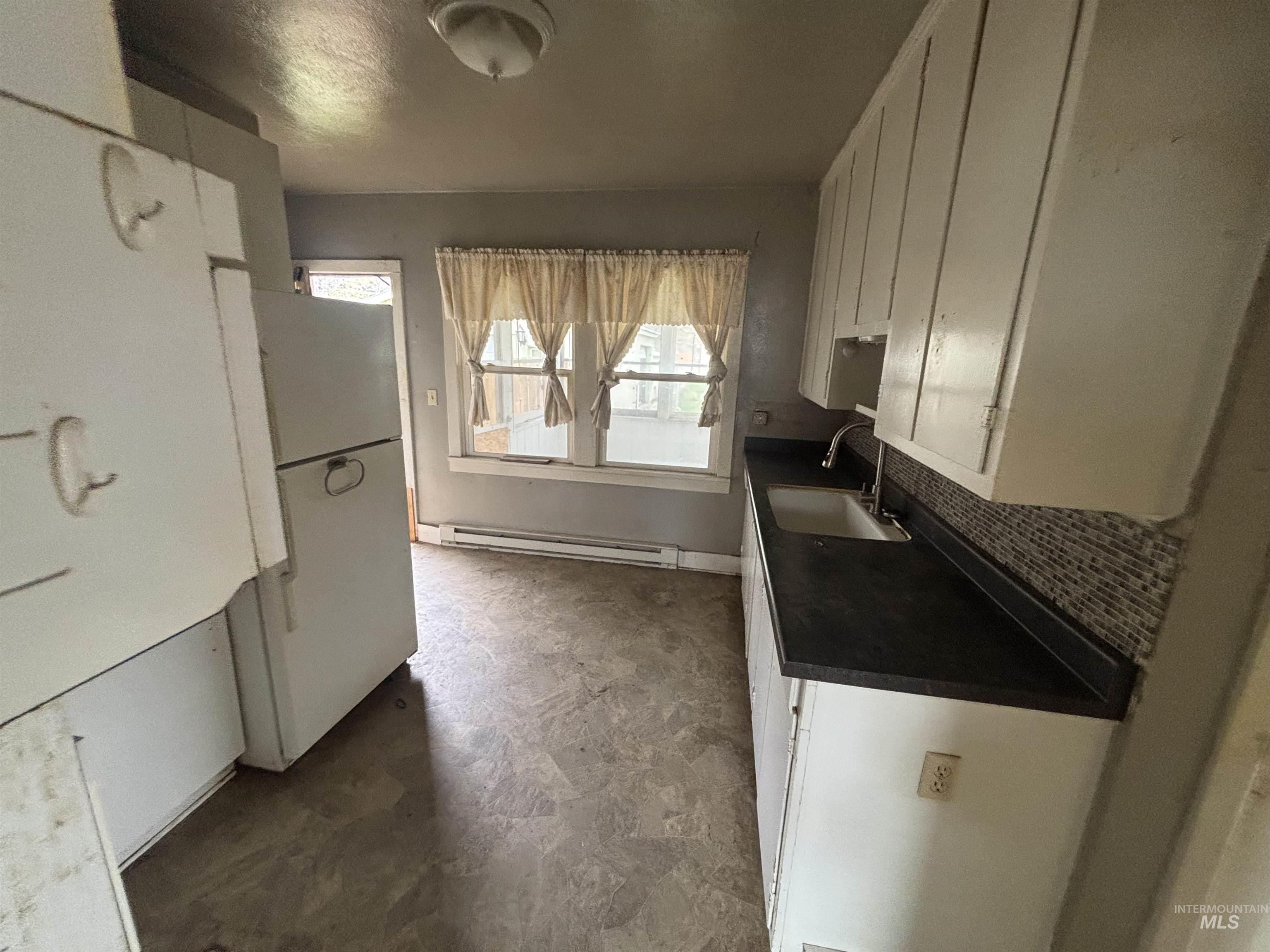 645 E 3rd St, Huntington, Oregon 97907, 2 Bedrooms, 2 Bathrooms, Residential For Sale, Price $115,000,MLS 98978177