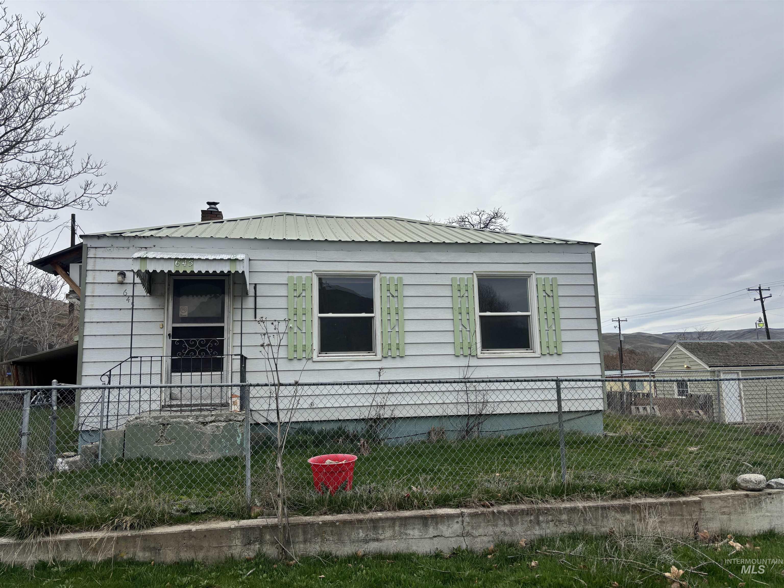 645 E 3rd St, Huntington, Oregon 97907, 2 Bedrooms, 2 Bathrooms, Residential For Sale, Price $115,000,MLS 98978177