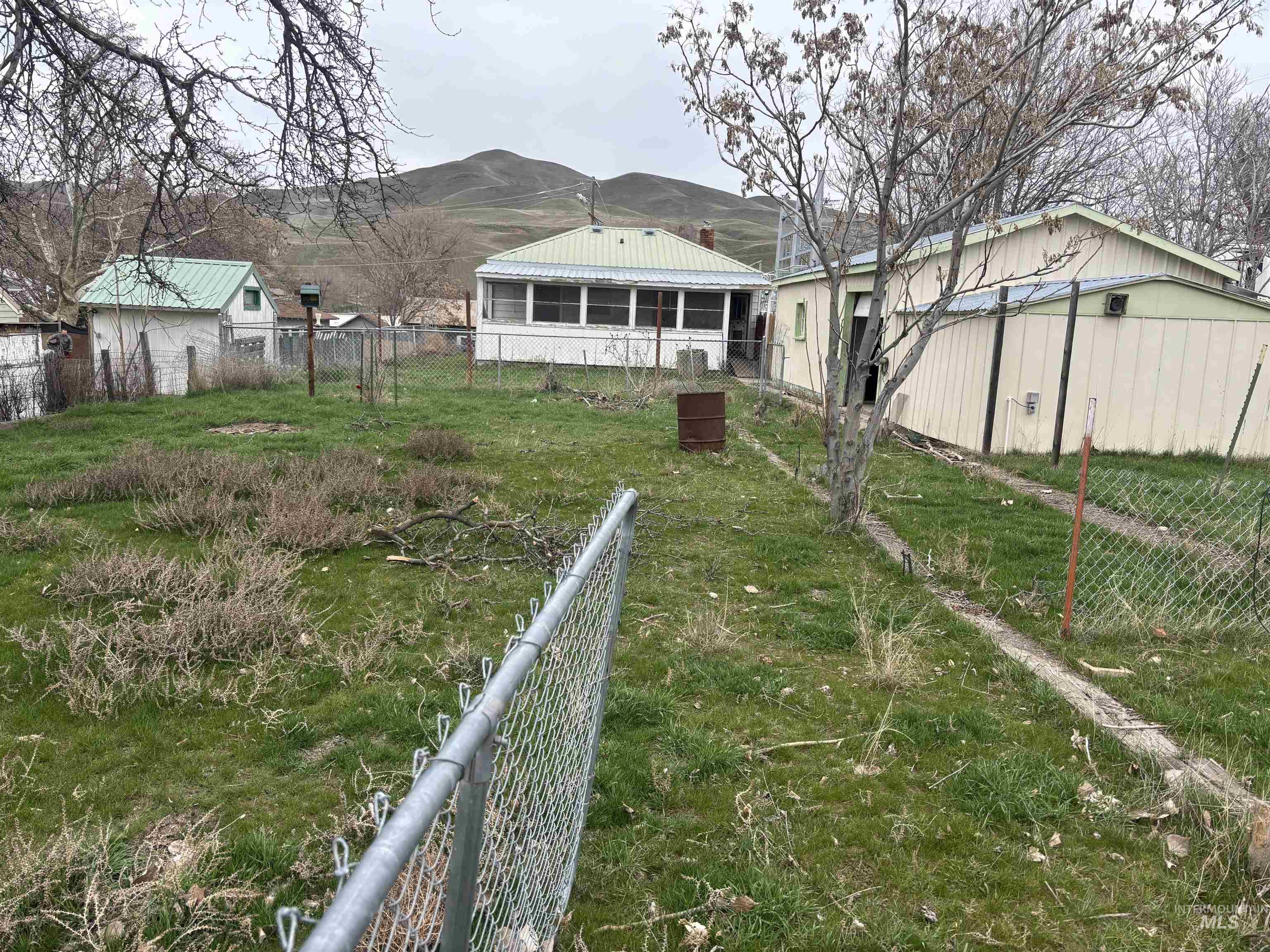 645 E 3rd St, Huntington, Oregon 97907, 2 Bedrooms, 2 Bathrooms, Residential For Sale, Price $115,000,MLS 98978177