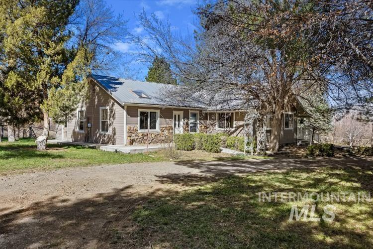 1152 Hidden Lake Lane, Buhl, Idaho 83316, 3 Bedrooms, 2 Bathrooms, Residential For Sale, Price $675,000,MLS 98978178