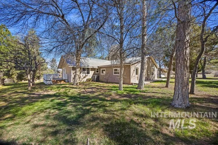 1152 Hidden Lake Lane, Buhl, Idaho 83316, 3 Bedrooms, 2 Bathrooms, Residential For Sale, Price $675,000,MLS 98978178