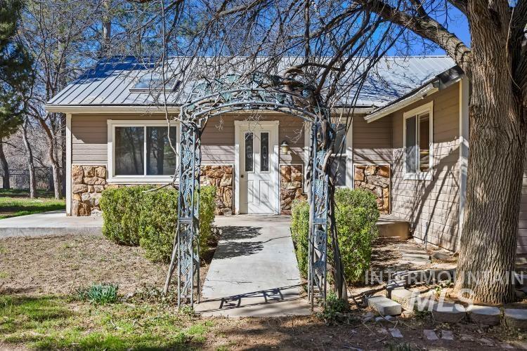 1152 Hidden Lake Lane, Buhl, Idaho 83316, 3 Bedrooms, 2 Bathrooms, Residential For Sale, Price $675,000,MLS 98978178