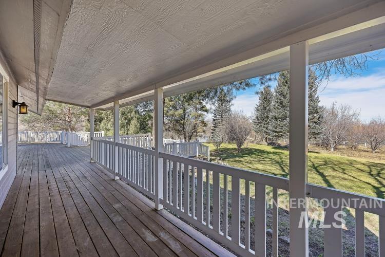 1152 Hidden Lake Lane, Buhl, Idaho 83316, 3 Bedrooms, 2 Bathrooms, Residential For Sale, Price $675,000,MLS 98978178